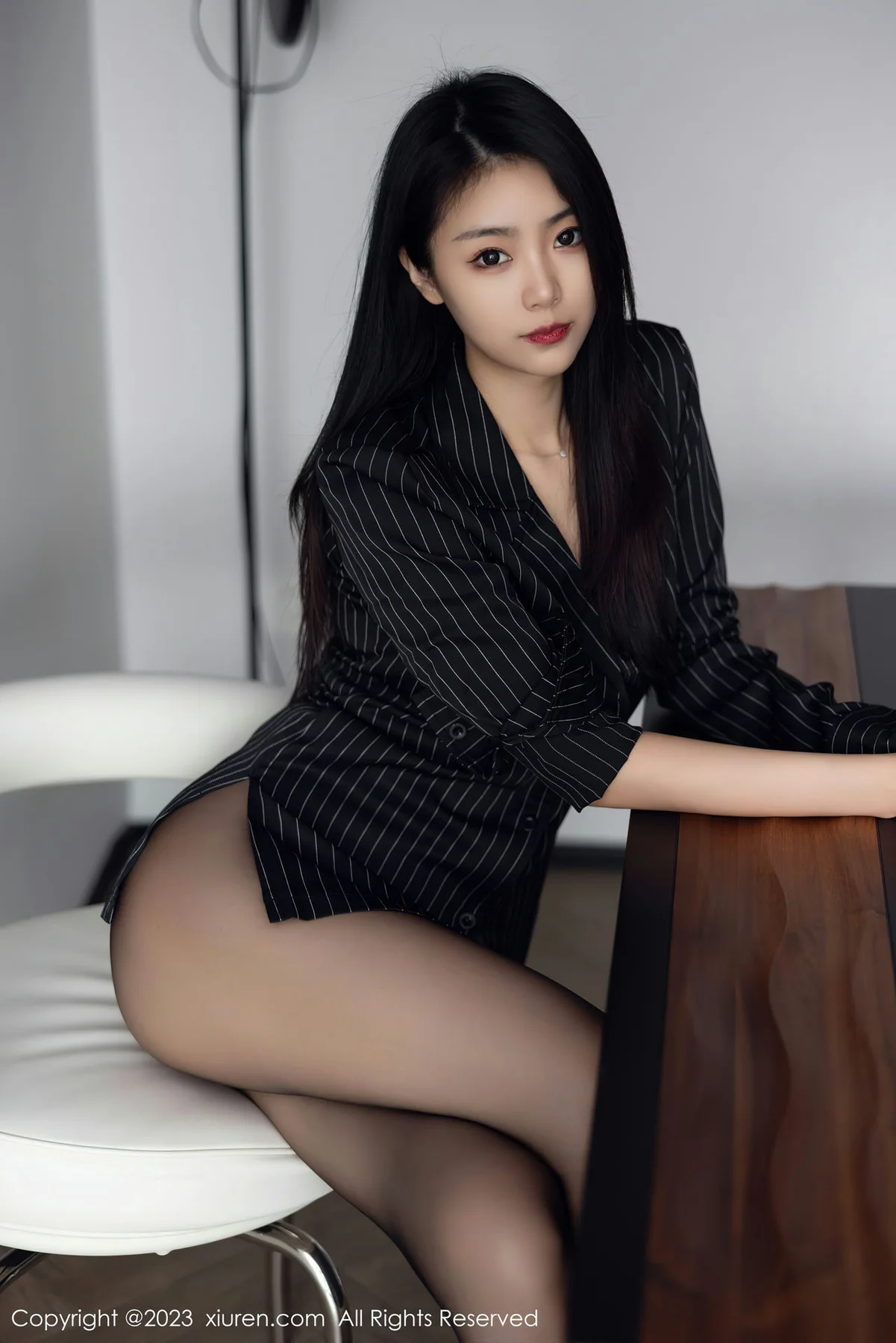 XiuRen 秀人 No.6677 可樂Vicky 黑色条纹上衣性感写真33 - 58