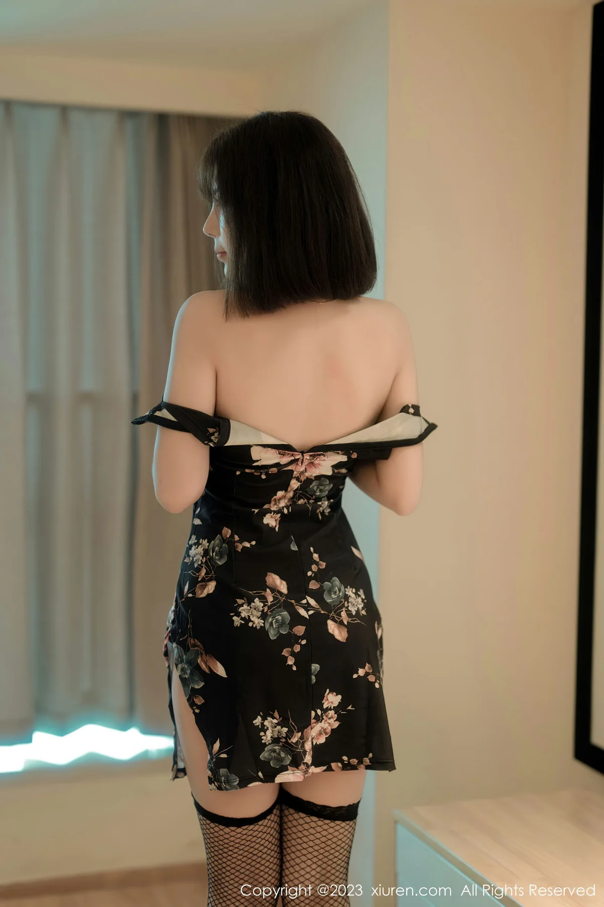 XiuRen 秀人 No.6692 徐甜心 网袜旗袍性感写真 - 25