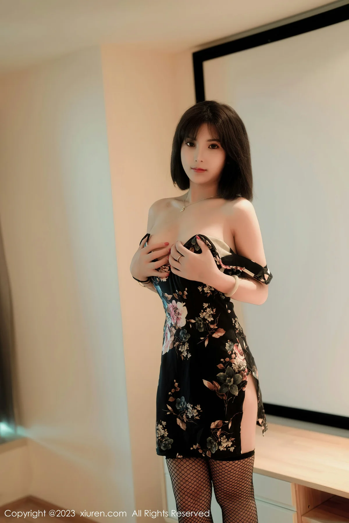XiuRen 秀人 No.6692 徐甜心 网袜旗袍性感写真 - 28