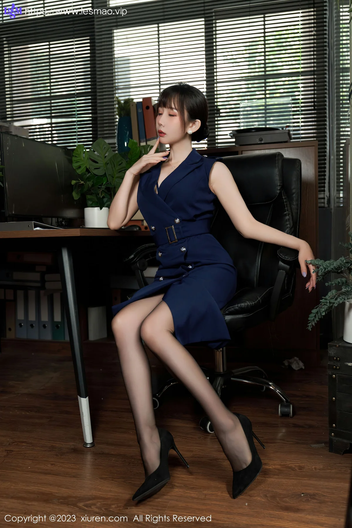 XiuRen 秀人 No.6737 波巧酱 剧情主题“办公室不能说的秘密”性感写真11 - 16