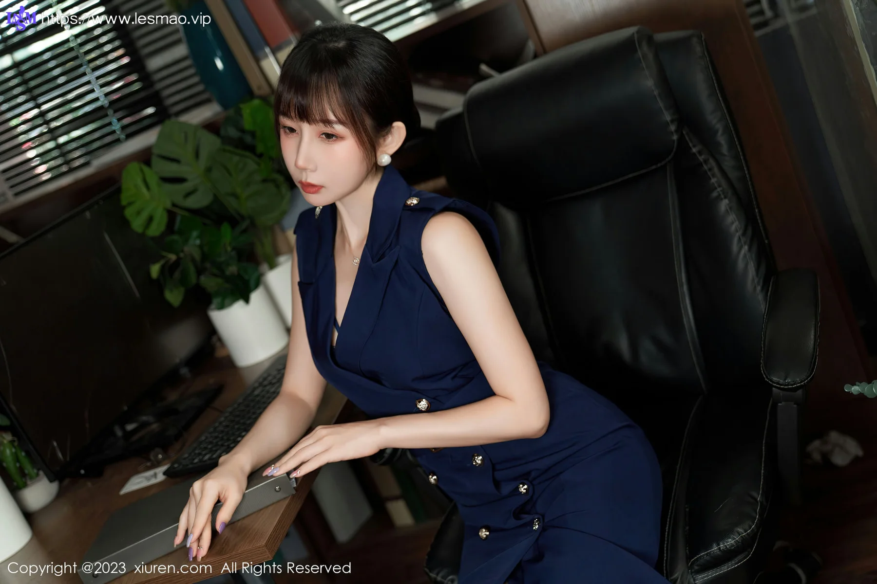 XiuRen 秀人 No.6737 波巧酱 剧情主题“办公室不能说的秘密”性感写真11 - 19