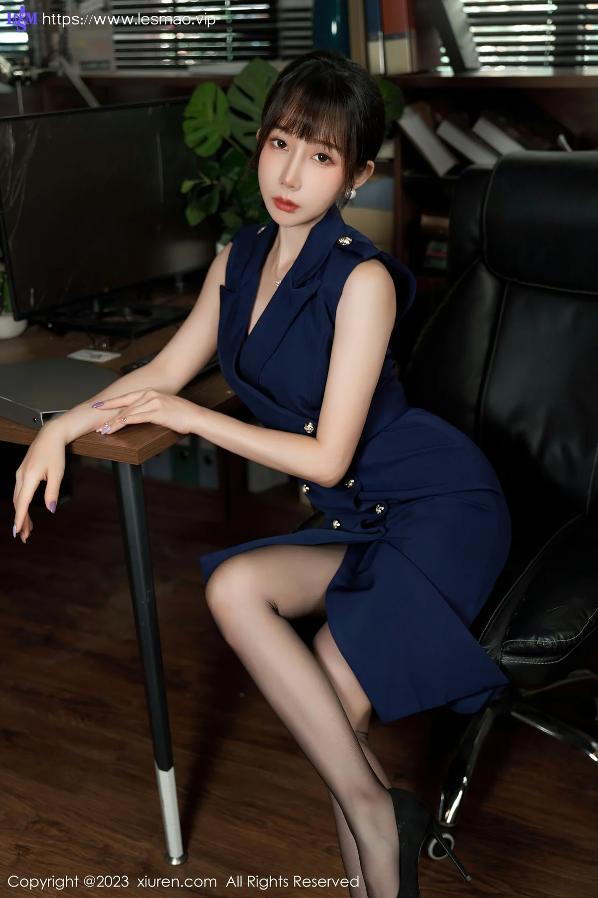 XiuRen 秀人 No.6737 波巧酱 剧情主题“办公室不能说的秘密”性感写真11 - 23