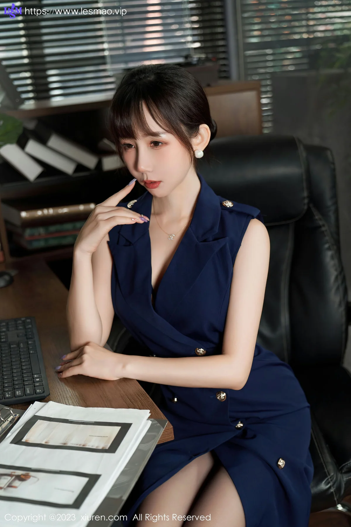 XiuRen 秀人 No.6737 波巧酱 剧情主题“办公室不能说的秘密”性感写真11 - 24