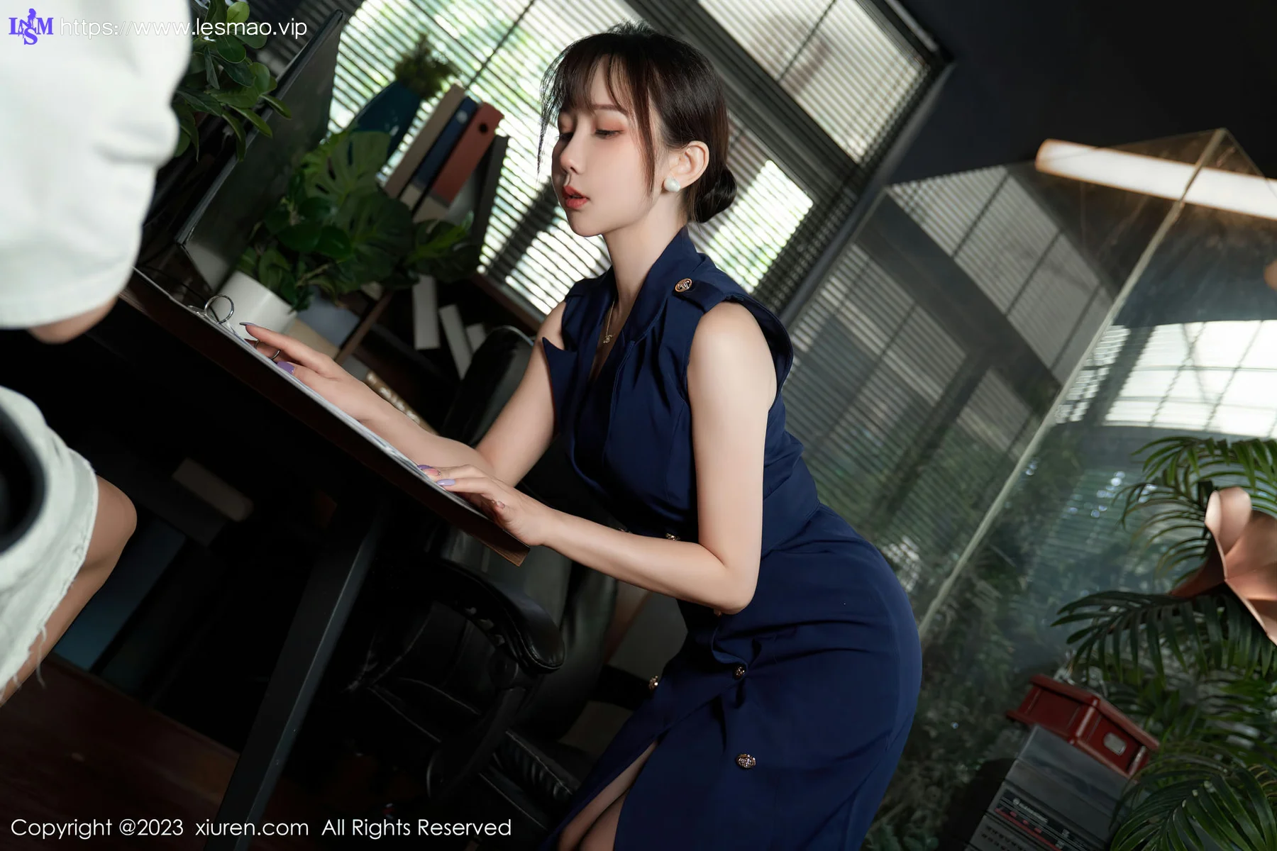 XiuRen 秀人 No.6737 波巧酱 剧情主题“办公室不能说的秘密”性感写真11 - 26
