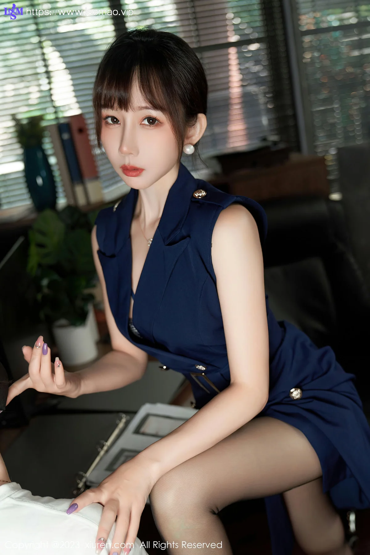 XiuRen 秀人 No.6737 波巧酱 剧情主题“办公室不能说的秘密”性感写真11 - 35