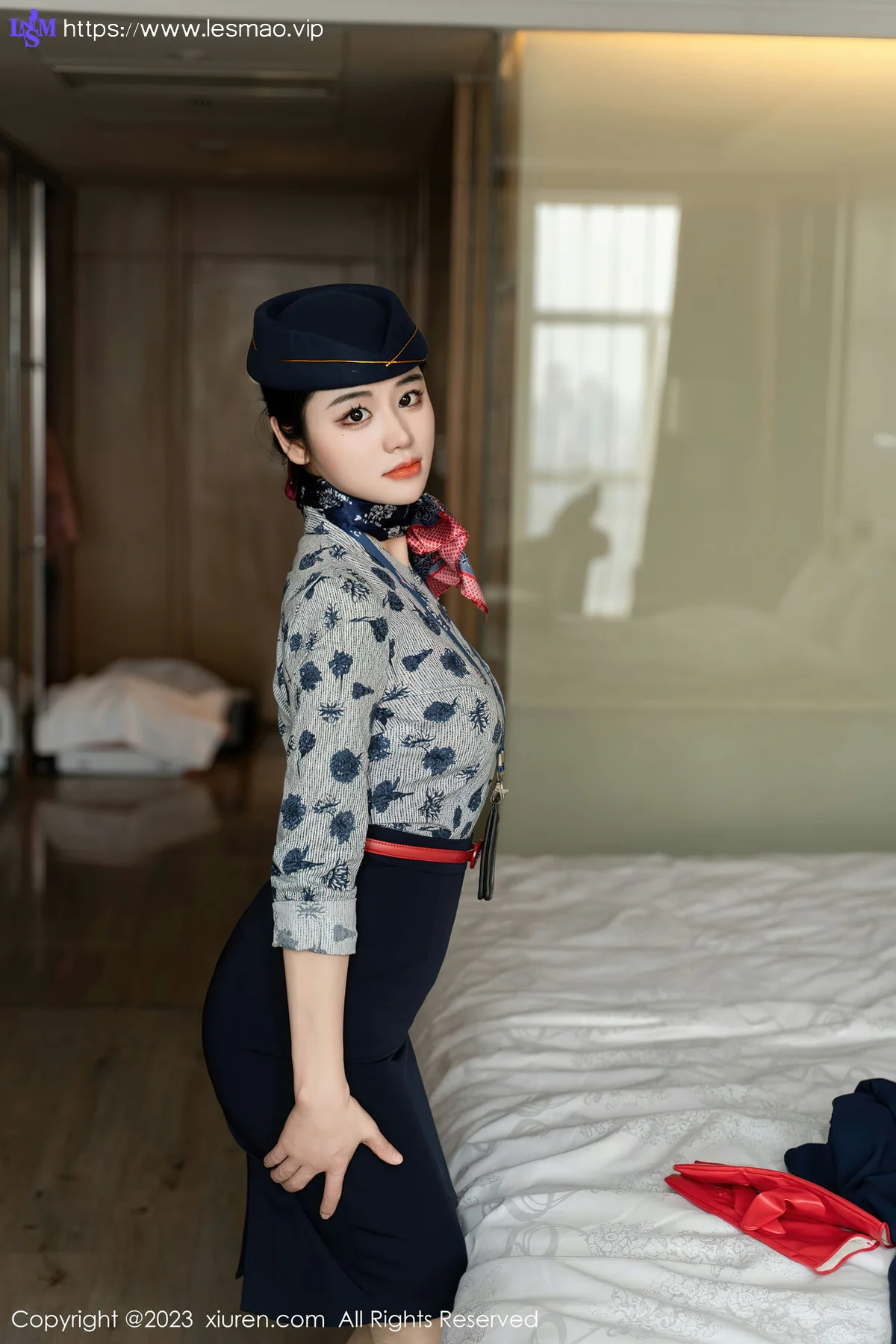 XiuRen 秀人 No.6790 汐汐爱吃草莓 空乘小姐姐性感写真 - 14