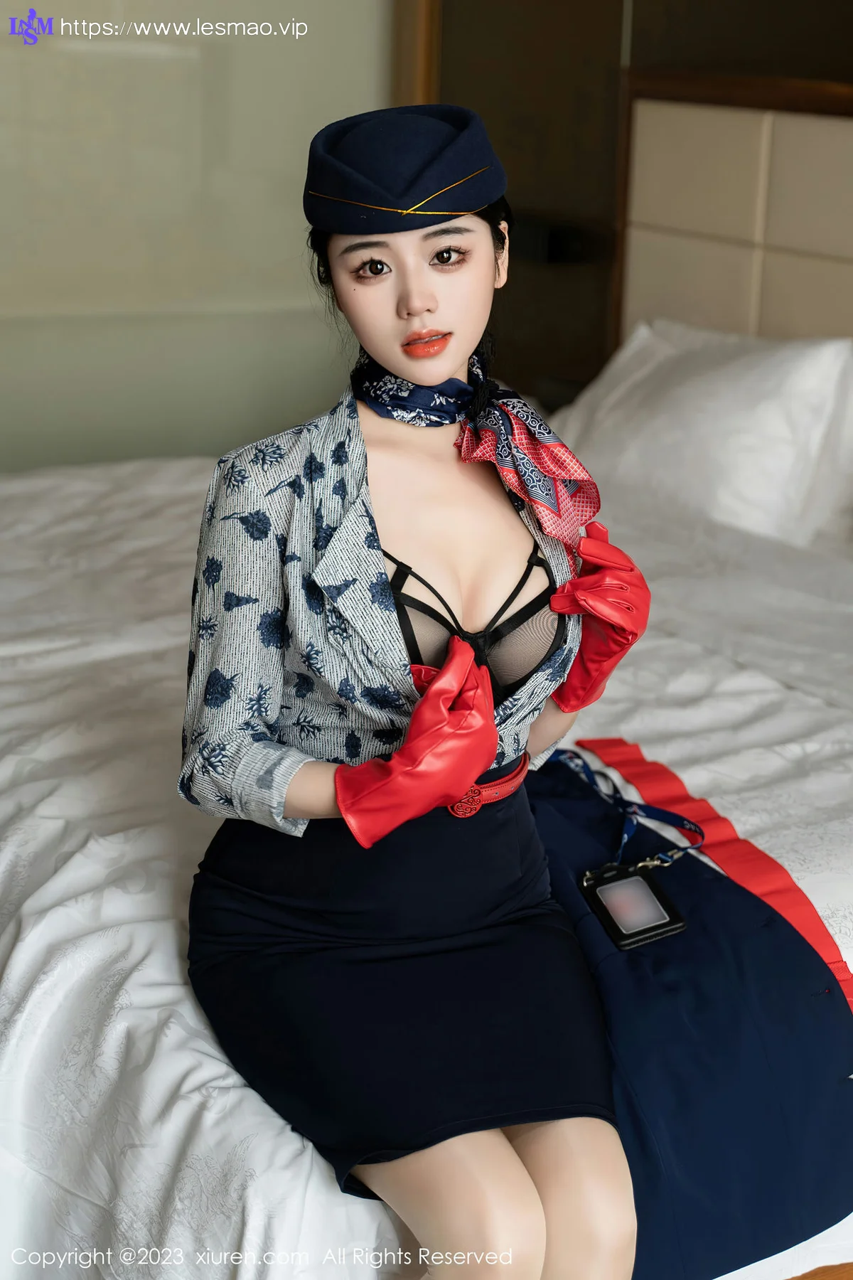 XiuRen 秀人 No.6790 汐汐爱吃草莓 空乘小姐姐性感写真 - 16