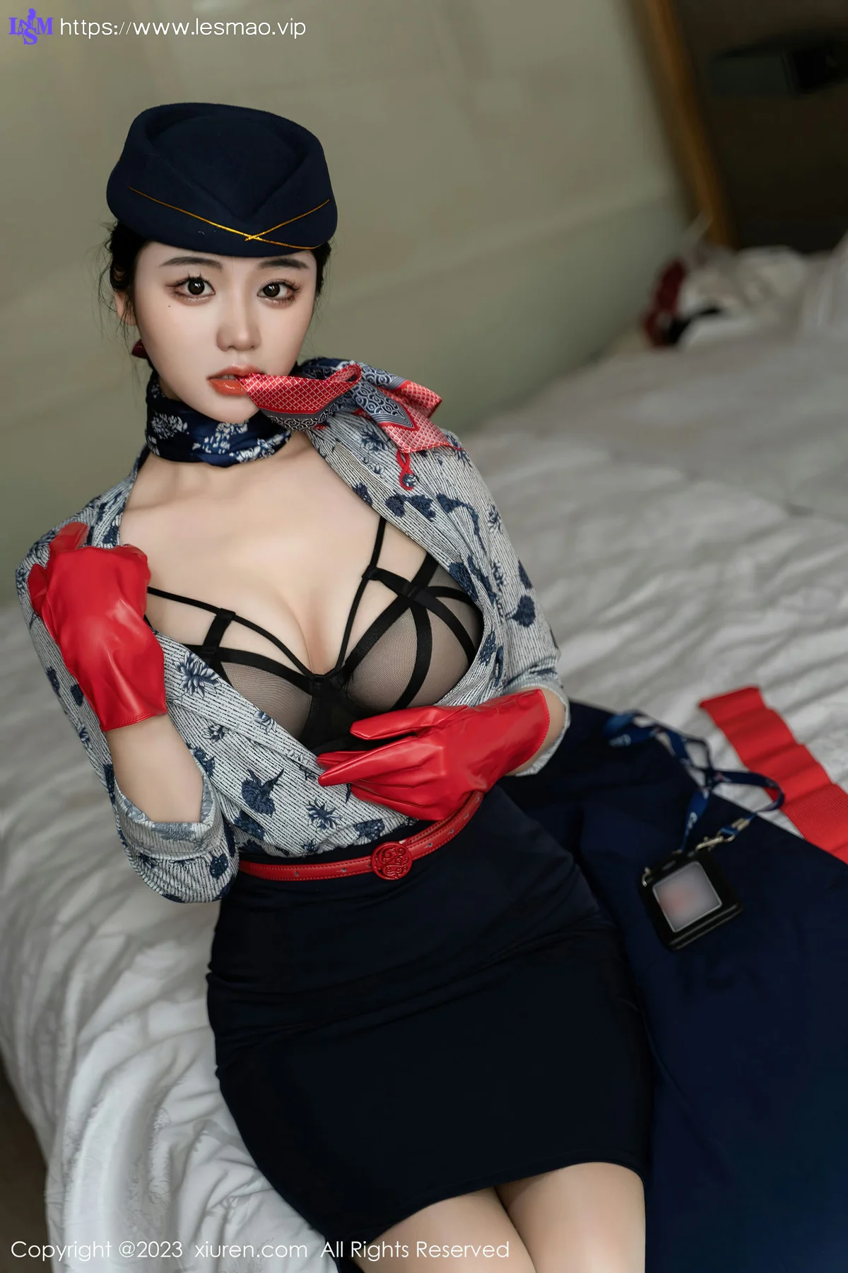 XiuRen 秀人 No.6790 汐汐爱吃草莓 空乘小姐姐性感写真 - 18