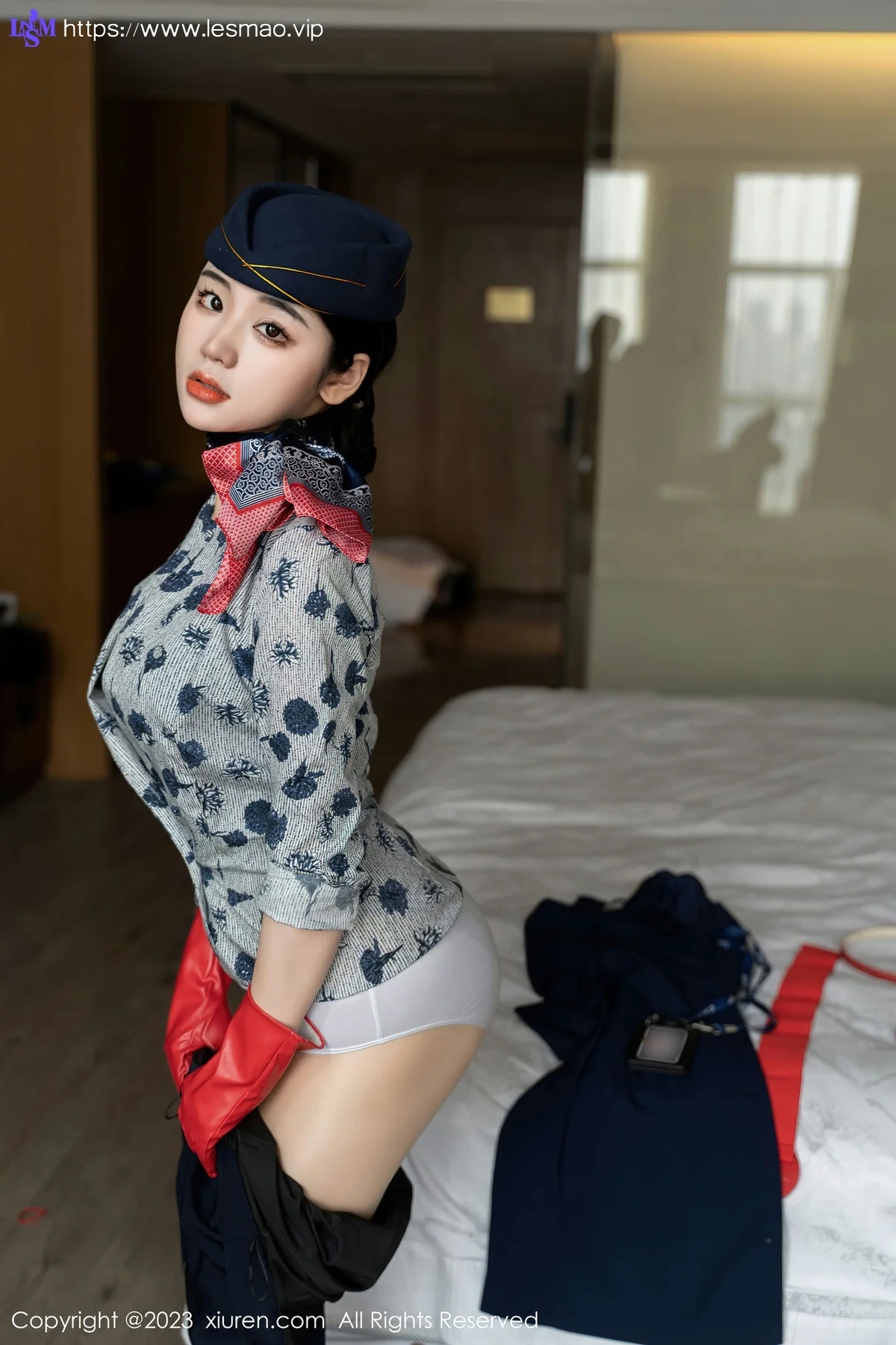 XiuRen 秀人 No.6790 汐汐爱吃草莓 空乘小姐姐性感写真 - 21