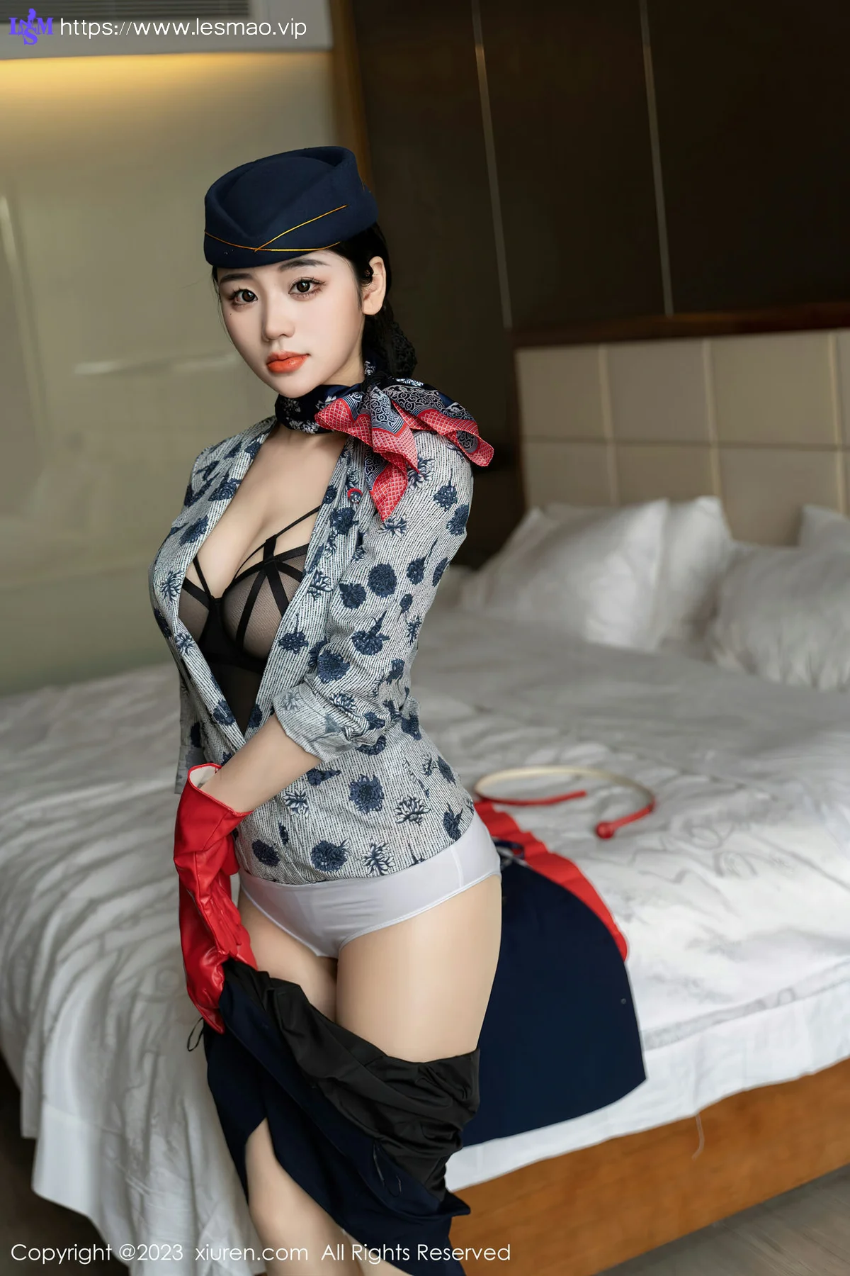 XiuRen 秀人 No.6790 汐汐爱吃草莓 空乘小姐姐性感写真 - 22