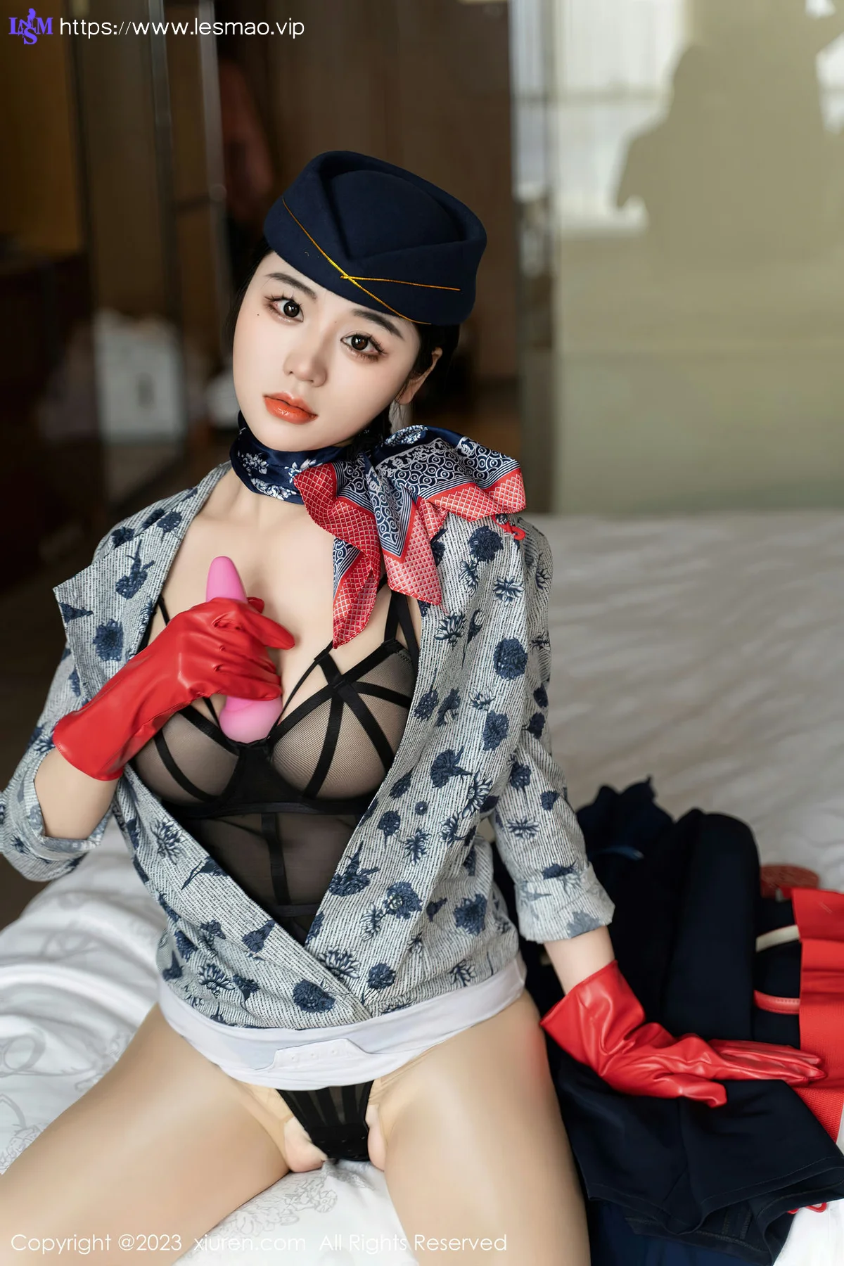XiuRen 秀人 No.6790 汐汐爱吃草莓 空乘小姐姐性感写真 - 38