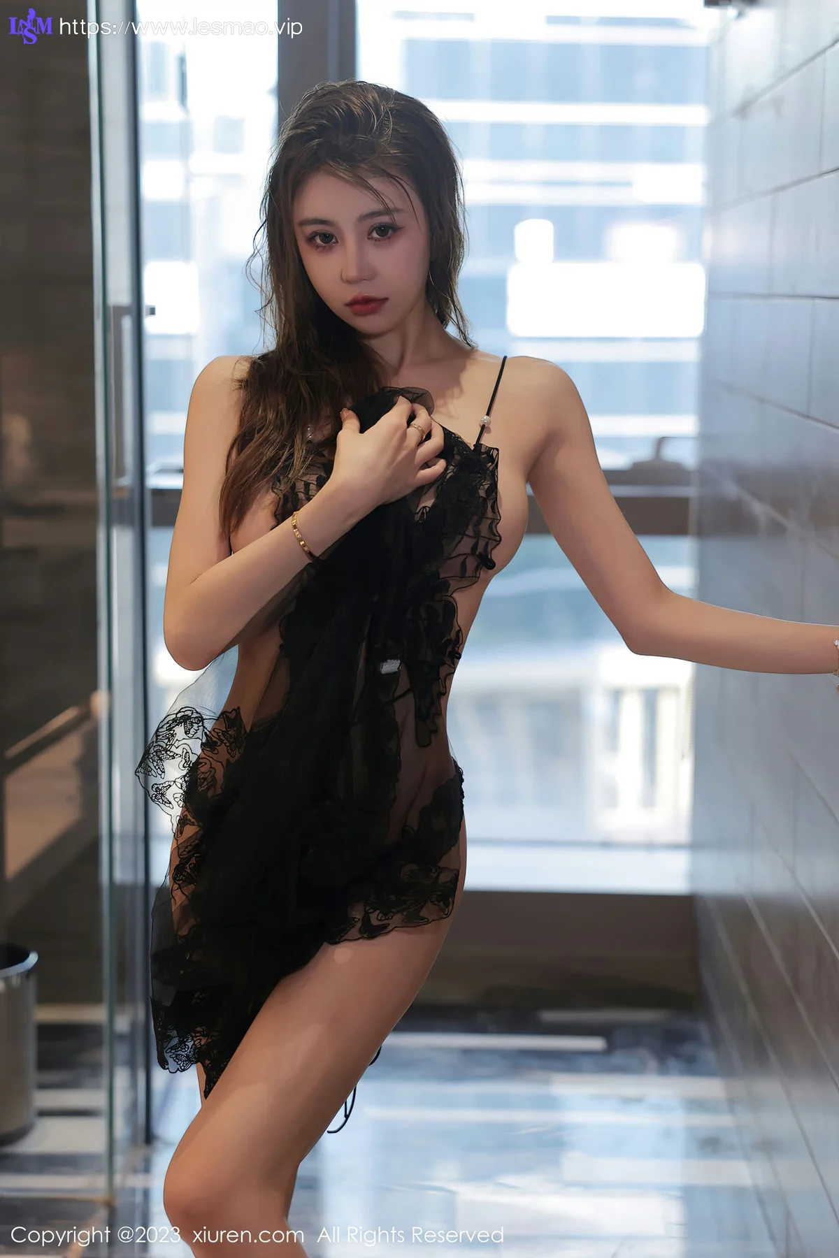 XiuRen 秀人 No.6793 tina_甜仔 魅惑黑丝黑色轻透情趣广州旅拍1 - 37