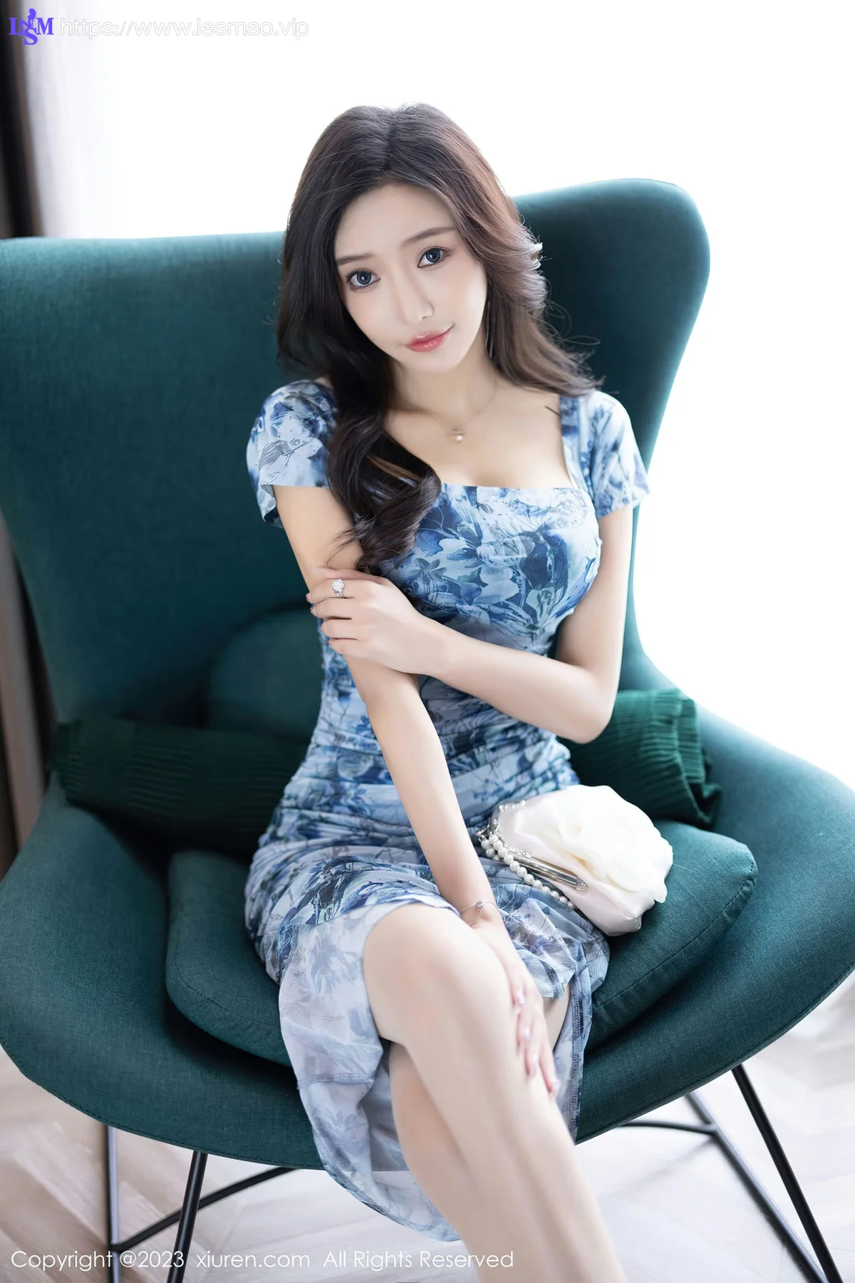XiuRen 秀人 No.6812 王馨瑶yanni 花色连衣裙性感写真1 - 16