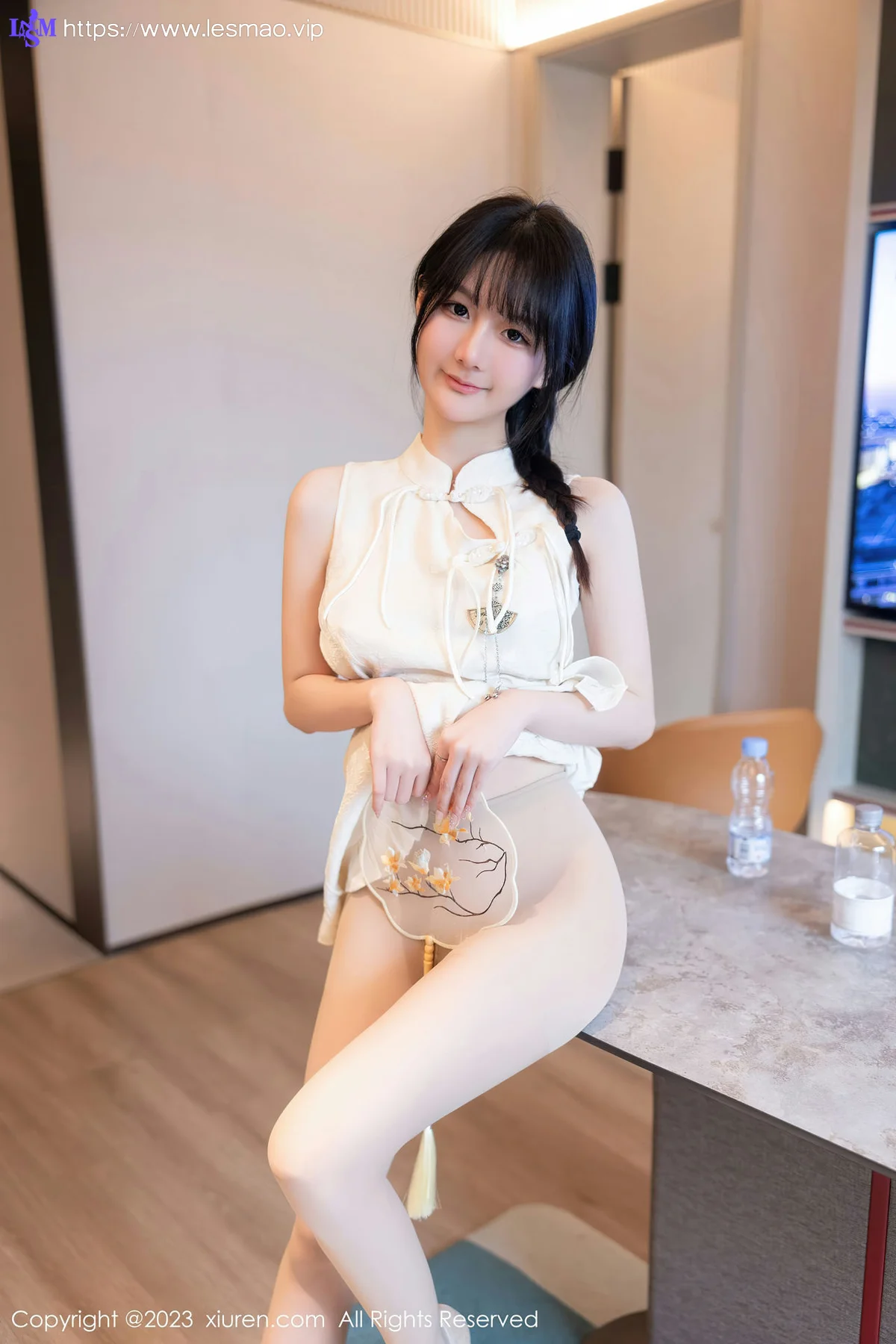 XiuRen 秀人 No.6813 幼幼 白色旗袍性感写真111 - 39