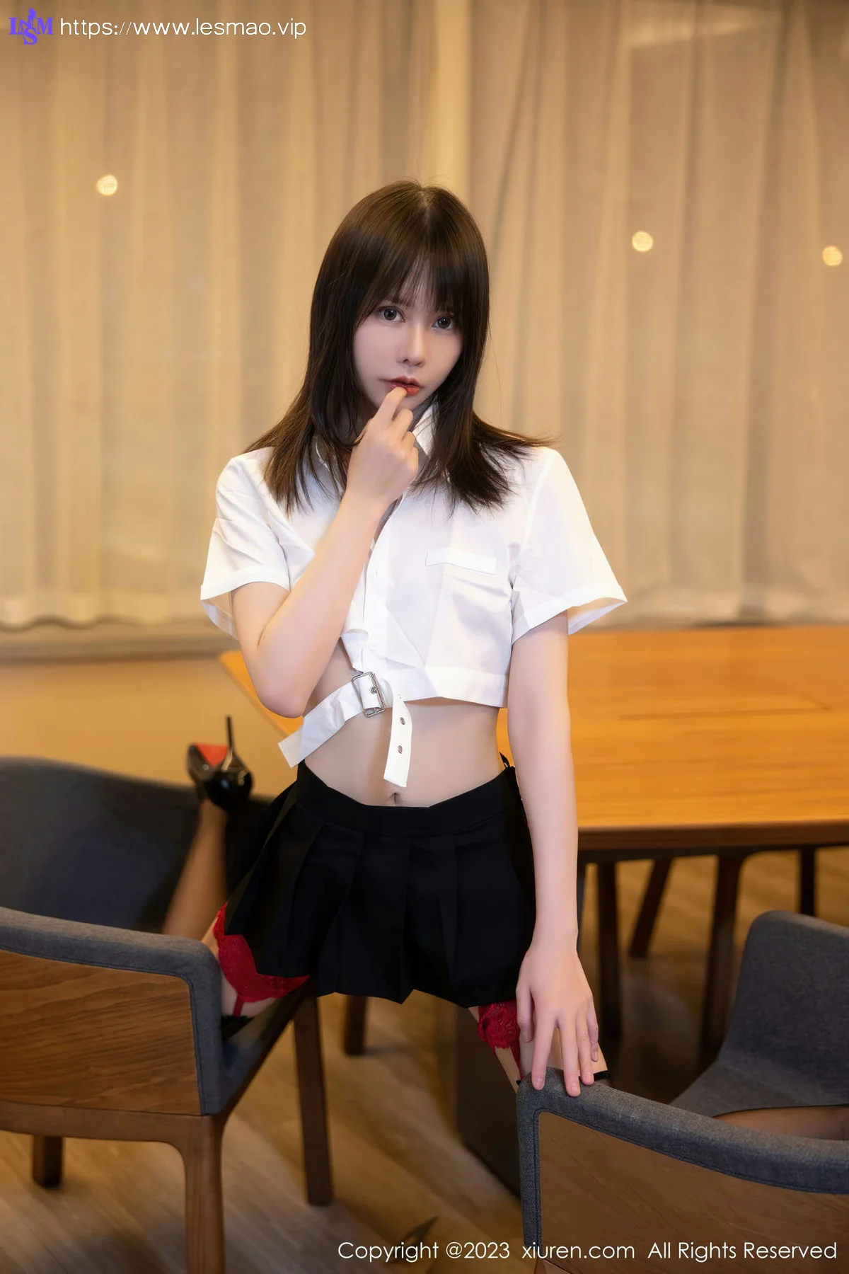 XiuRen 秀人 No.6862 甜佳佳 诱人短裙性感写真 - 28
