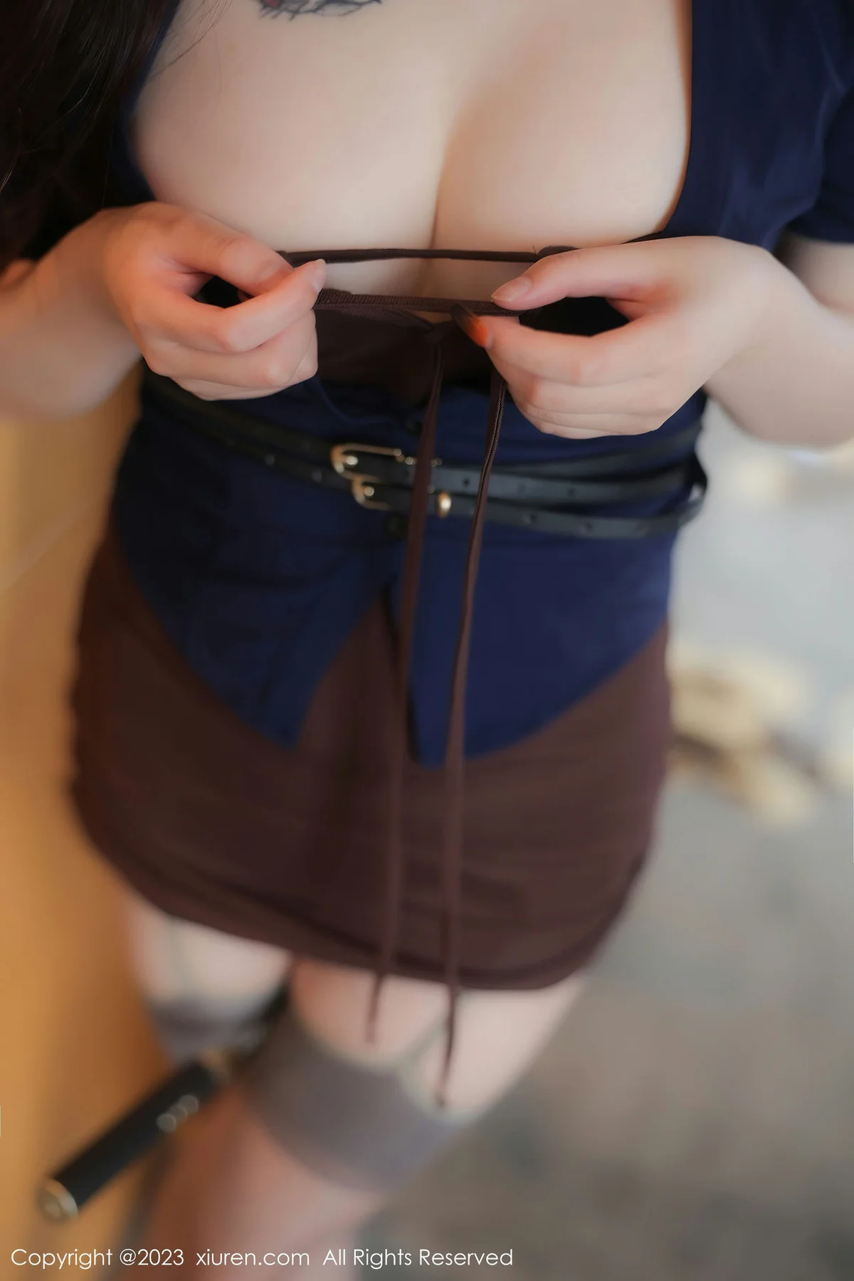 XiuRen 秀人 No.6872 Arude薇薇 灰色丝袜性感写真 - 32