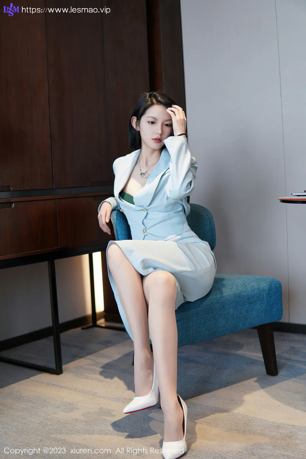 XiuRen 秀人 No.6885 乔一一 诱人原色丝袜性感写真 - 17