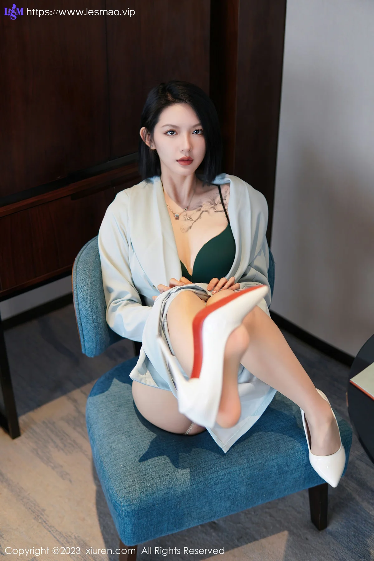 XiuRen 秀人 No.6885 乔一一 诱人原色丝袜性感写真 - 41