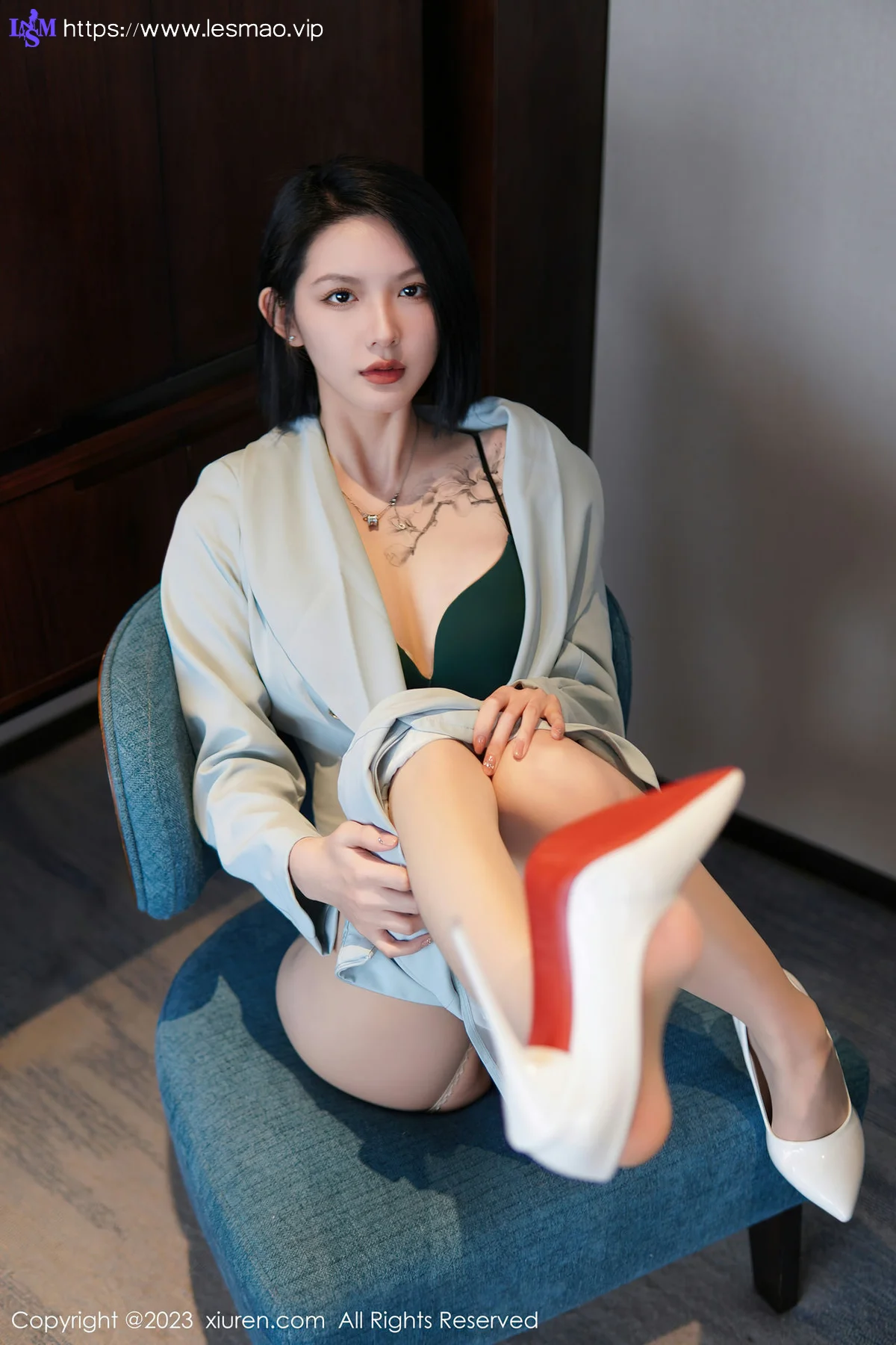 XiuRen 秀人 No.6885 乔一一 诱人原色丝袜性感写真 - 42