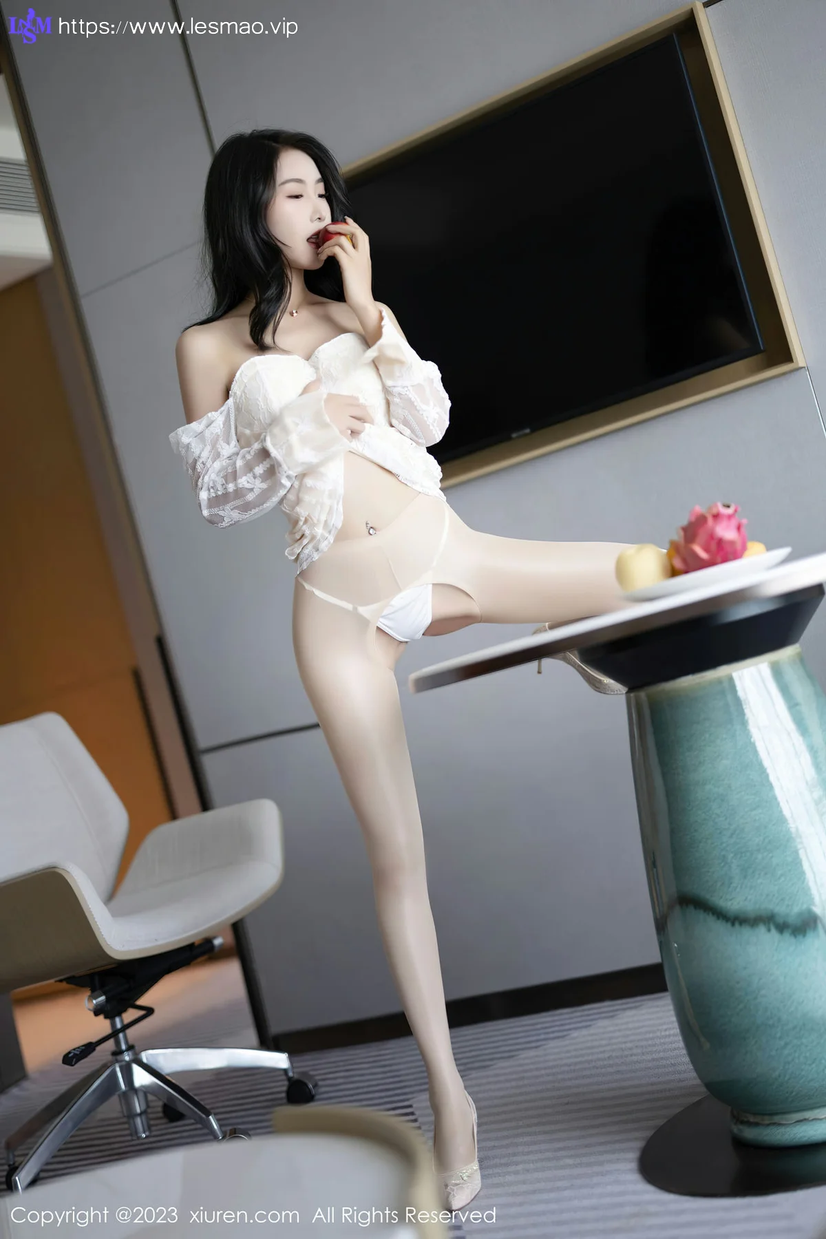 XiuRen 秀人 No.6974 苏苏阿 白色比基尼性感写真1 - 12