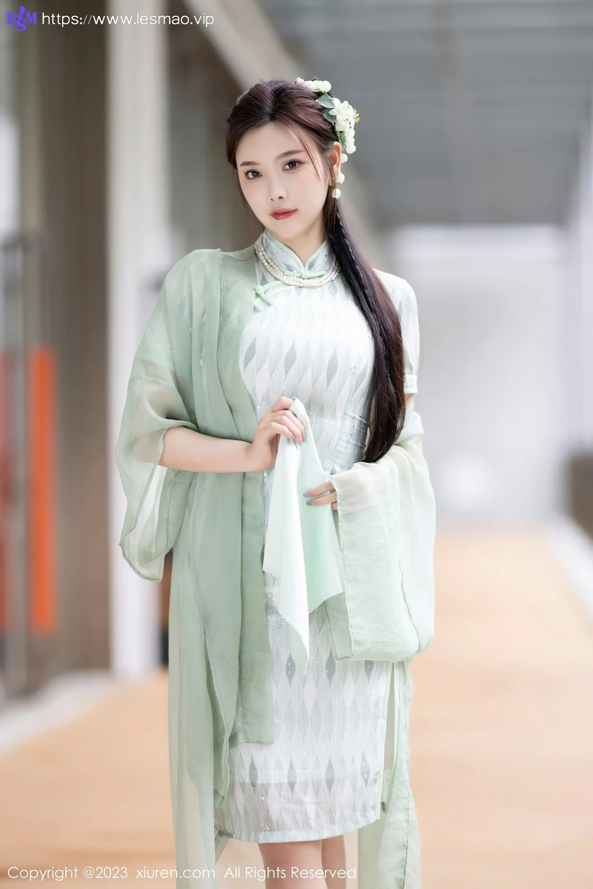 XiuRen 秀人 No.6983 杨晨晨Yome 淡绿色旗袍性感写真 - 1