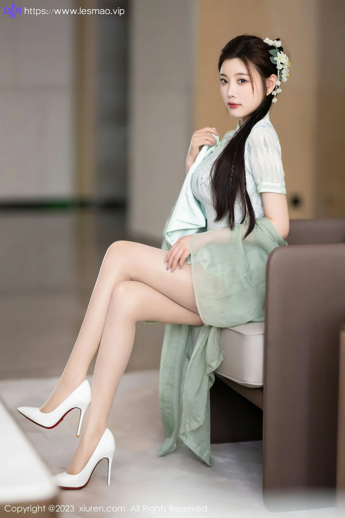 XiuRen 秀人 No.6983 杨晨晨Yome 淡绿色旗袍性感写真 - 12