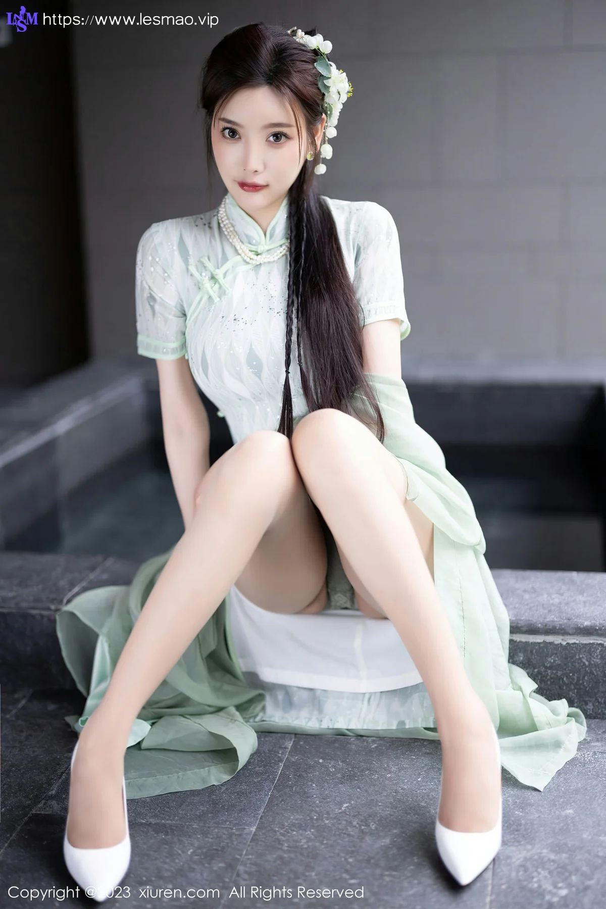 XiuRen 秀人 No.6983 杨晨晨Yome 淡绿色旗袍性感写真 - 16
