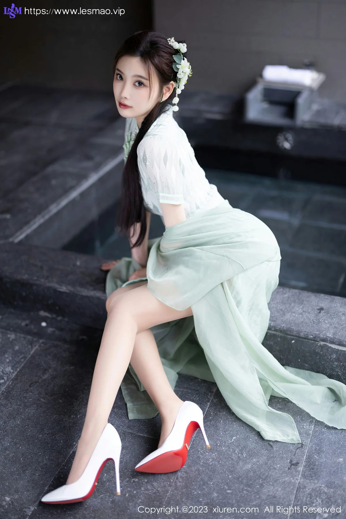 XiuRen 秀人 No.6983 杨晨晨Yome 淡绿色旗袍性感写真 - 20