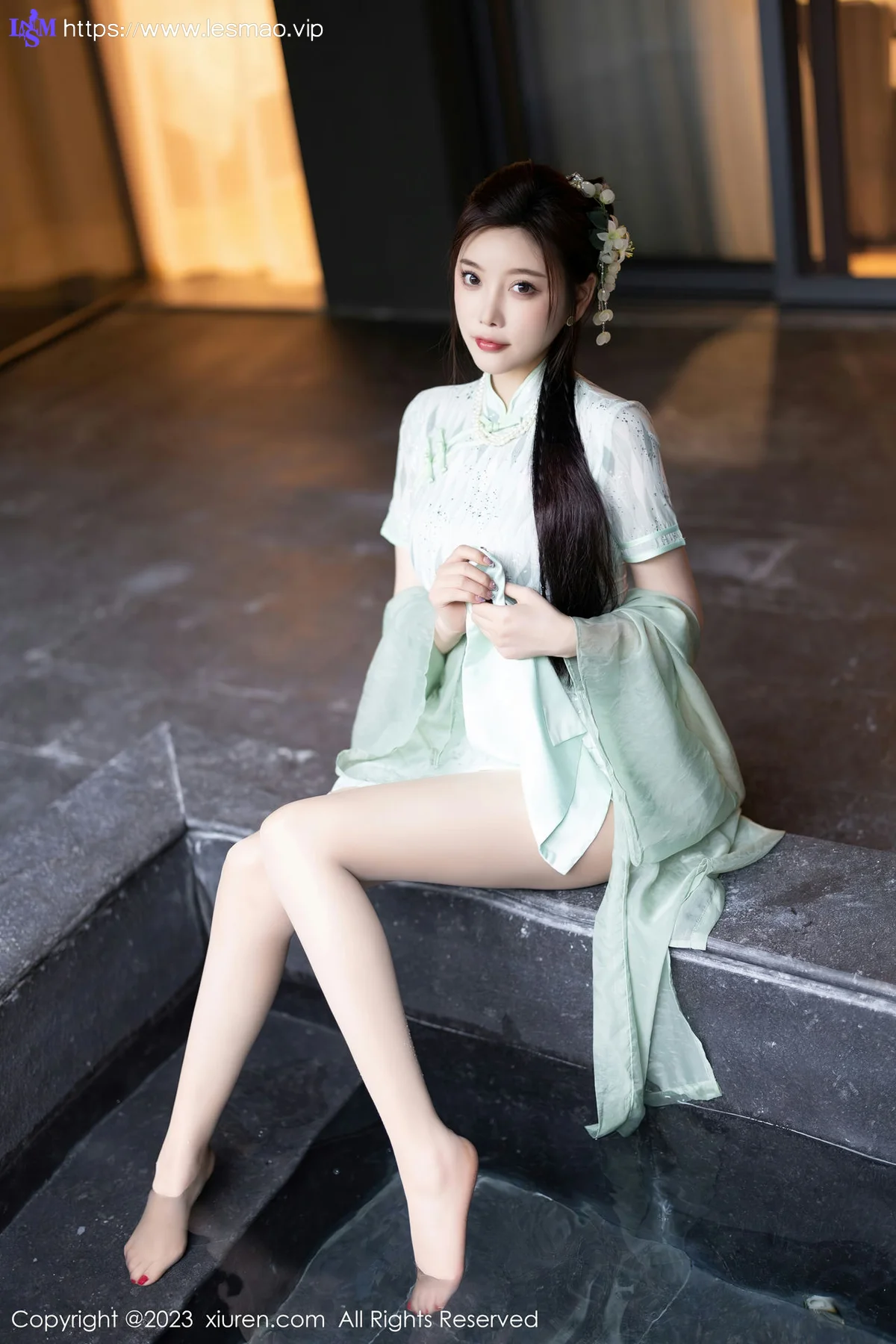 XiuRen 秀人 No.6983 杨晨晨Yome 淡绿色旗袍性感写真 - 22