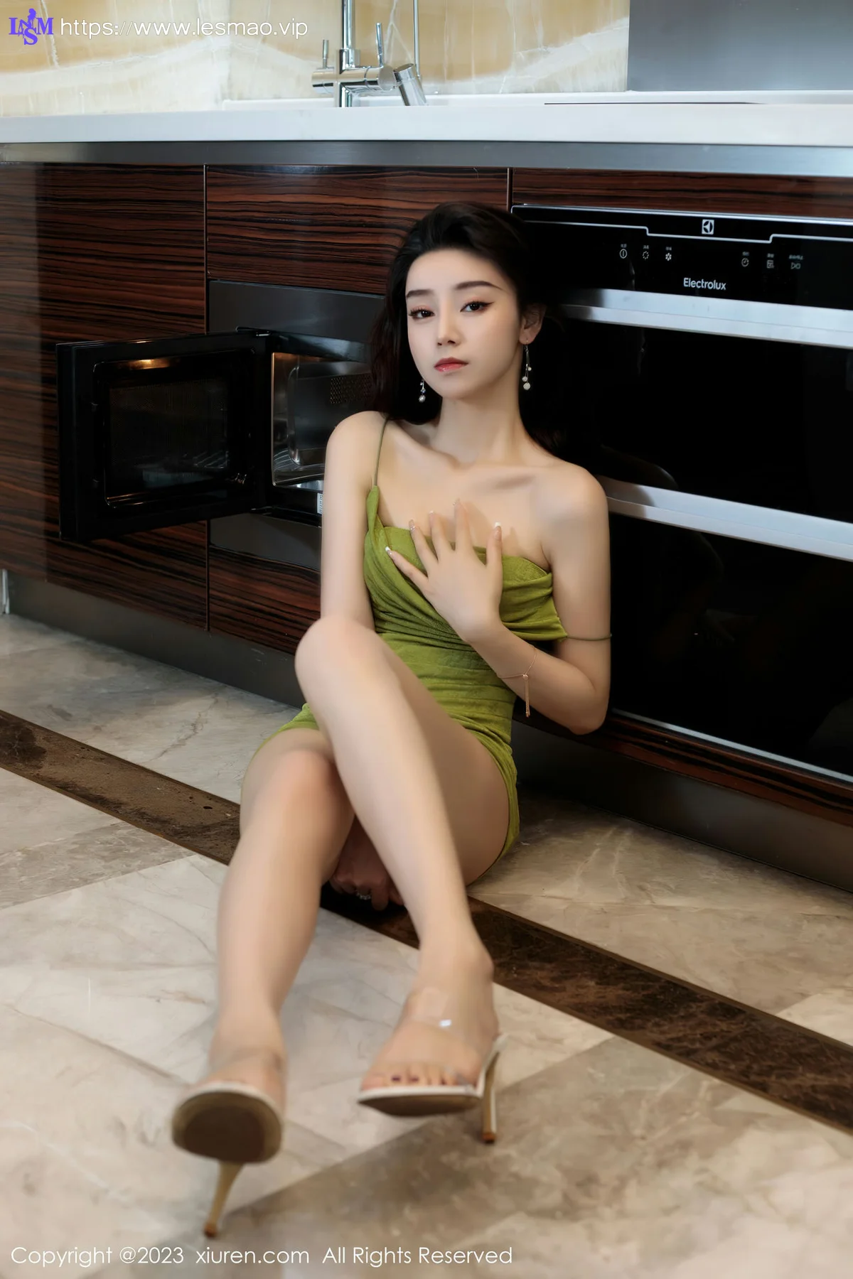 XiuRen 秀人 No.7011 苏曼兮 丰腴美臀性感写真 - 40