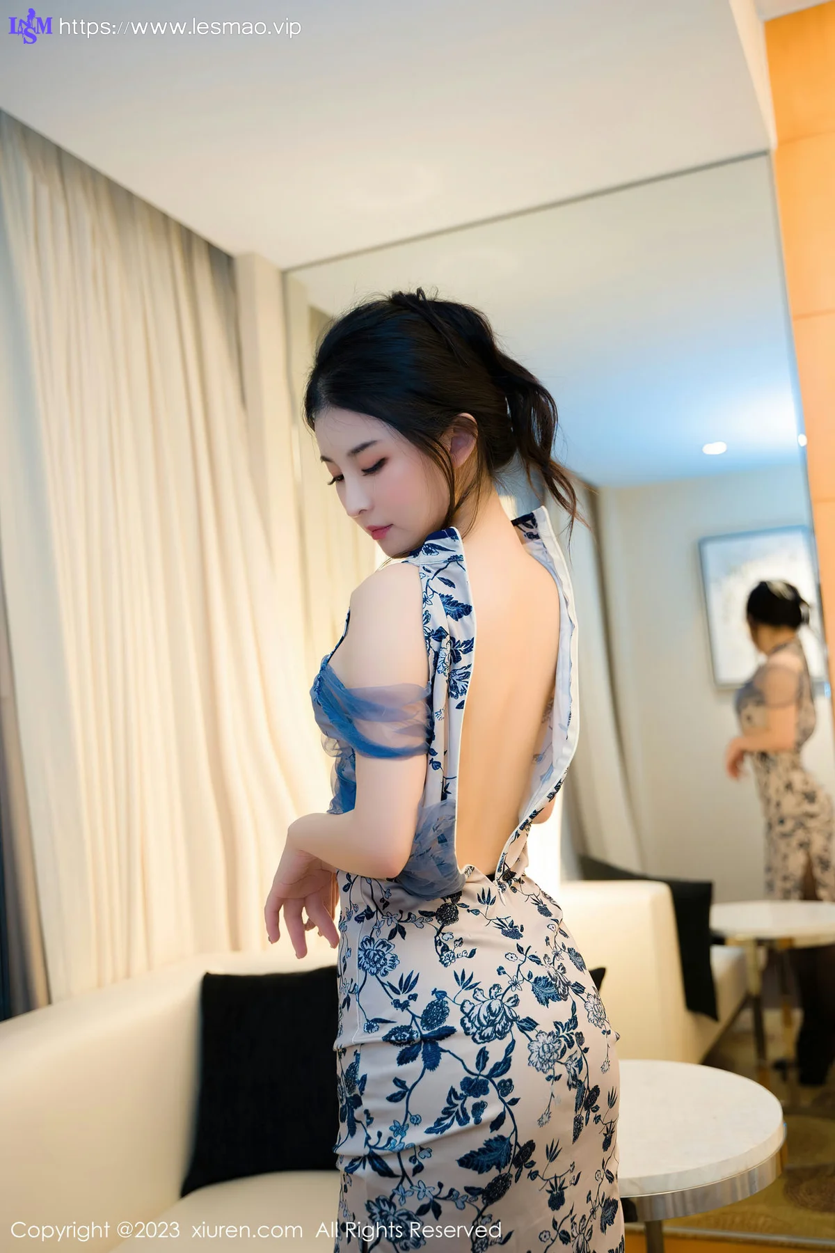 XiuRen 秀人 No.7024 柒喜小baby 蓝色图案旗袍性感写真 - 19