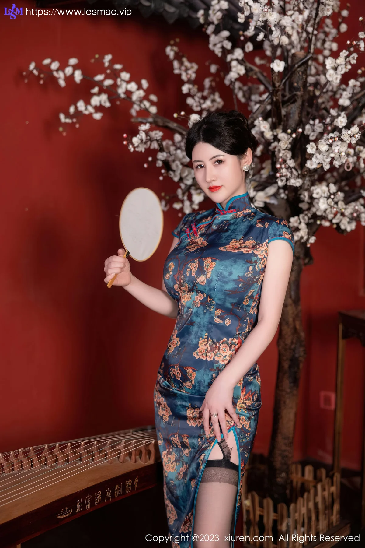 XiuRen 秀人 No.7051 诗诗kiki 蓝色图纹旗袍性感写真1 - 11