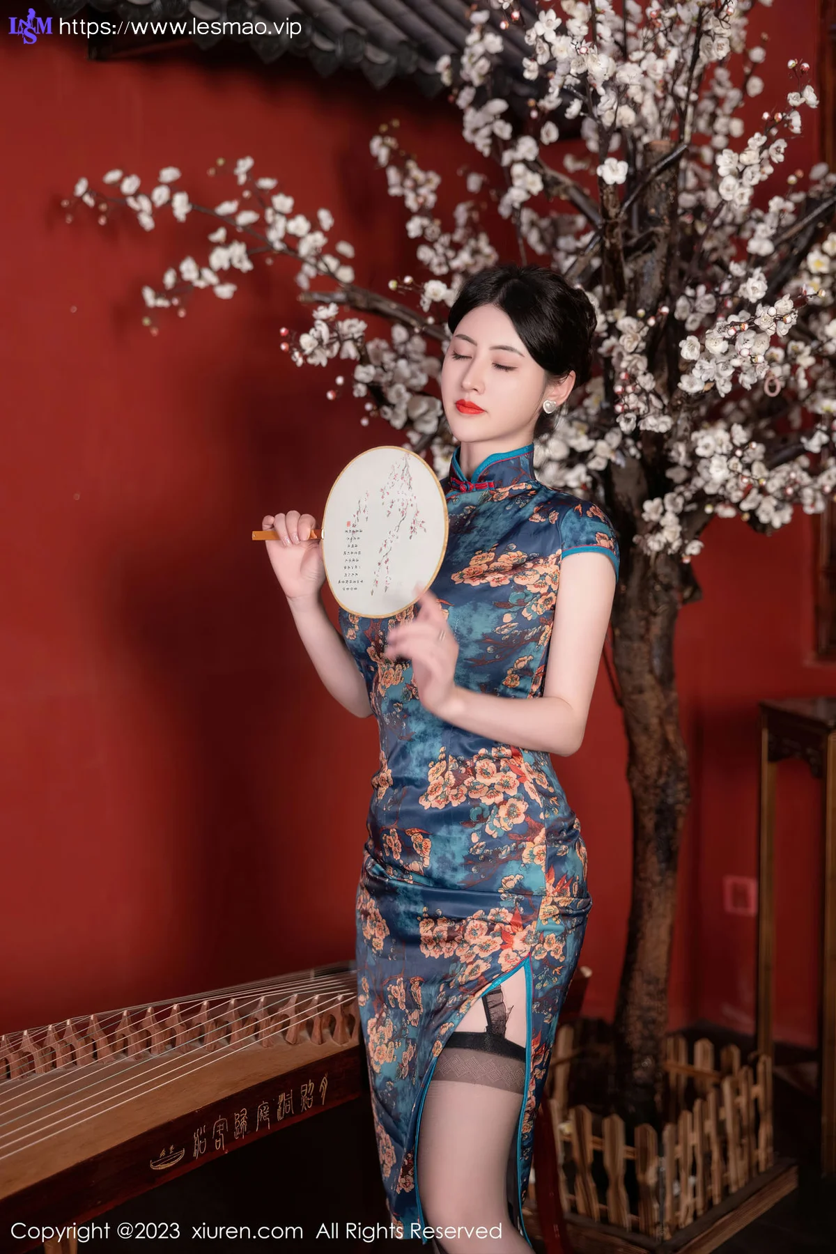XiuRen 秀人 No.7051 诗诗kiki 蓝色图纹旗袍性感写真1 - 12