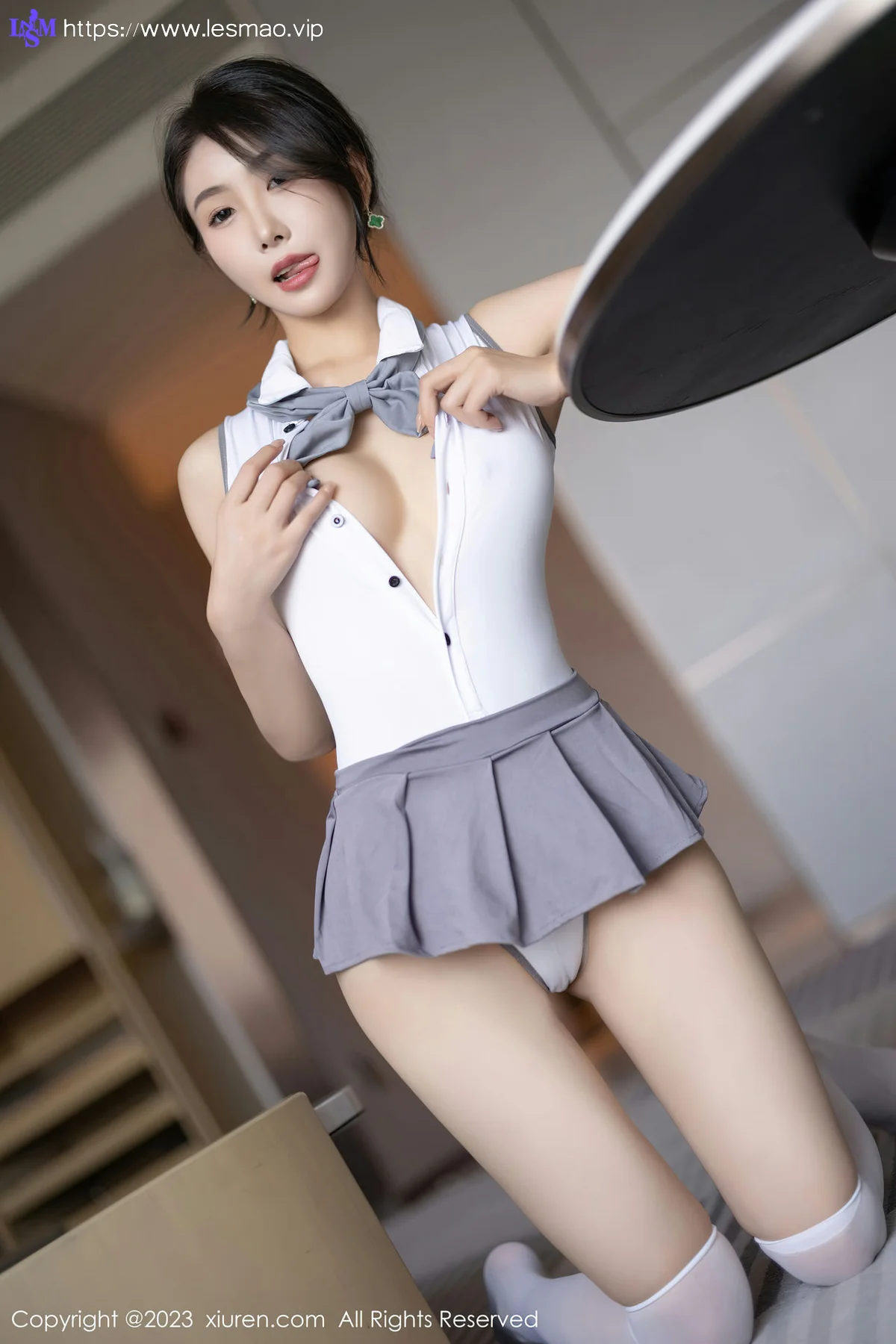 XiuRen 秀人 No.7053 苏苏阿 白色高开叉性感写真22 - 56