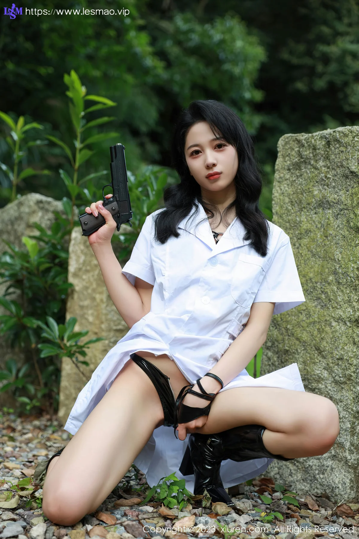 XiuRen 秀人 No.7061 糖豆sisi 野外白色外衣性感写真111 - 11