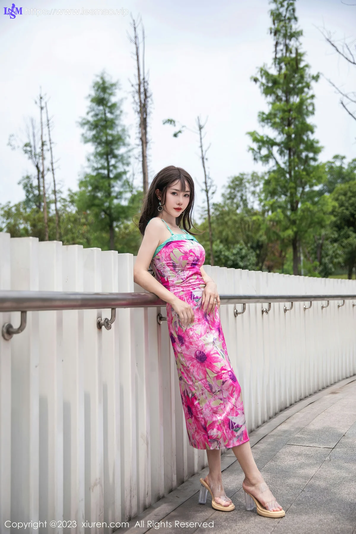 XiuRen 秀人 No.7065 严利娅Yuliya 网红情人裙性感写真 - 12