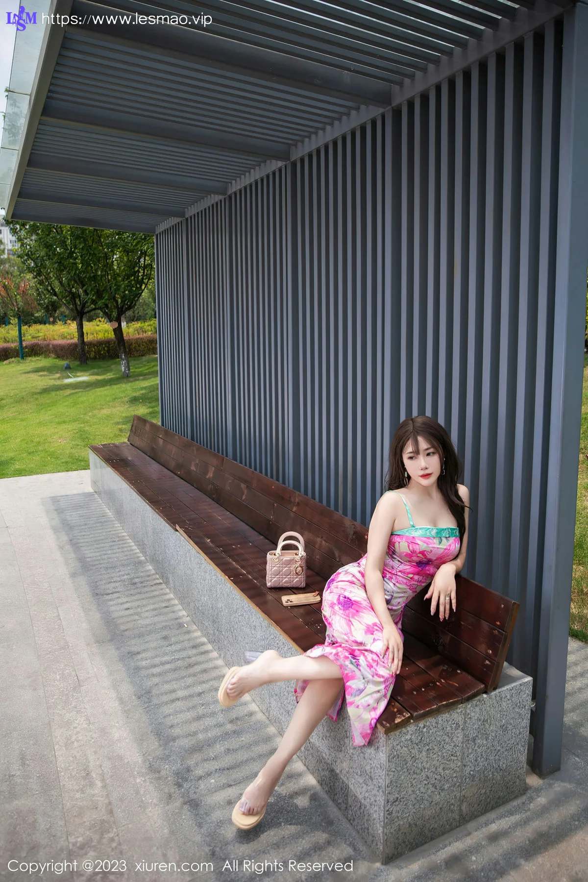 XiuRen 秀人 No.7065 严利娅Yuliya 网红情人裙性感写真 - 24