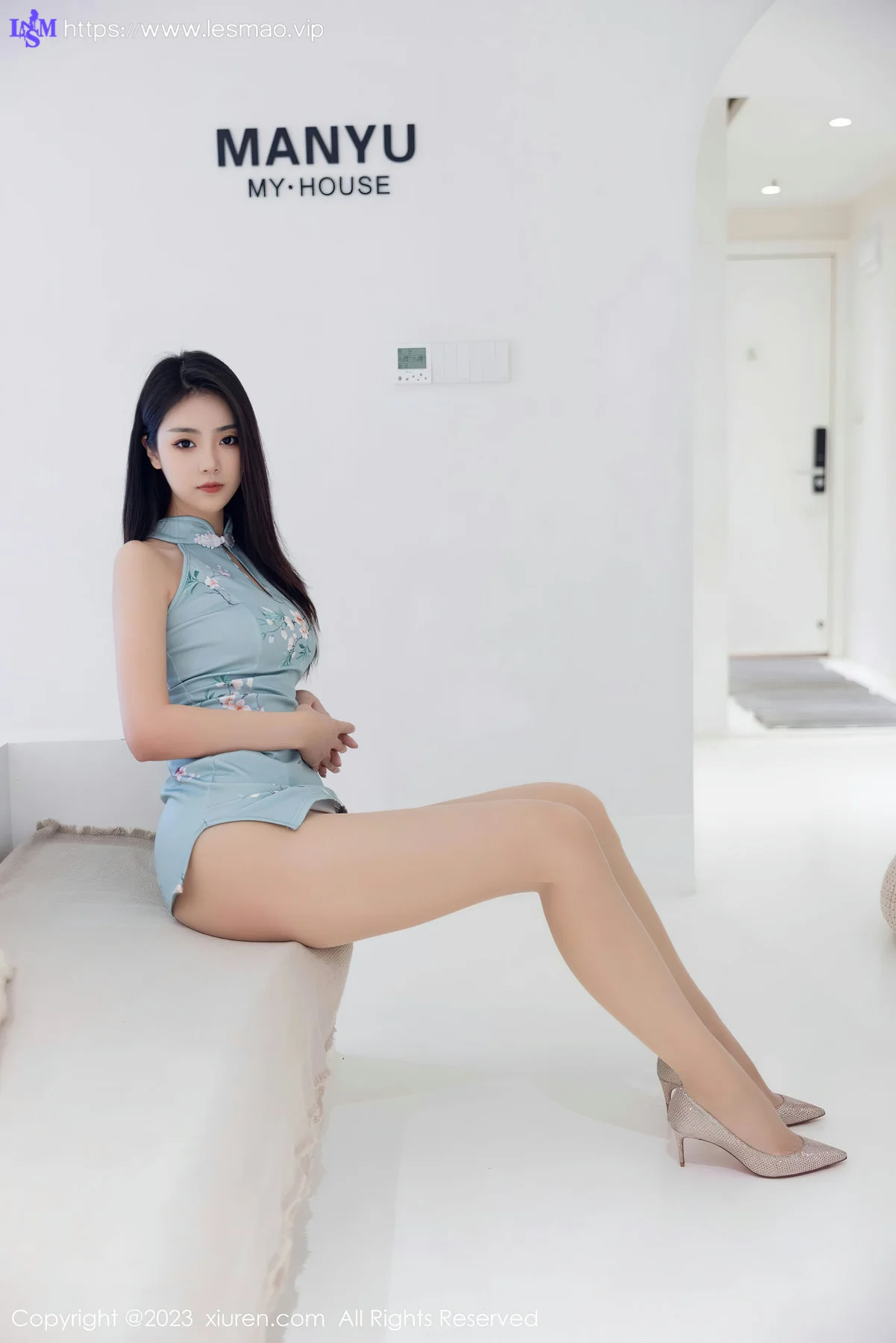 XiuRen 秀人 No.7067 可樂Vicky 短款旗袍性感写真 - 42