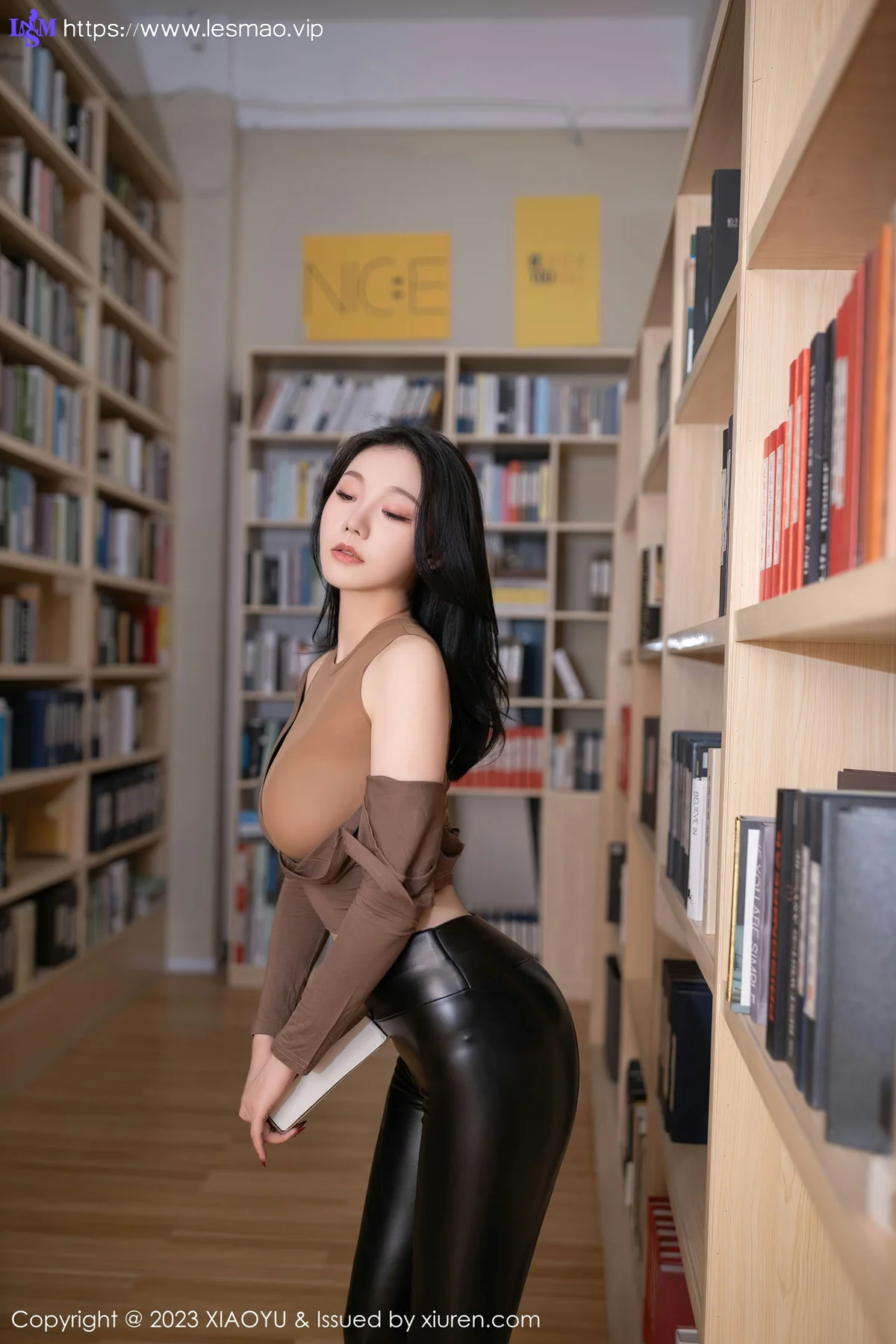 XiuRen 秀人 No.7133 808 安然anran 图书馆场景拍摄性感写真1 - 7