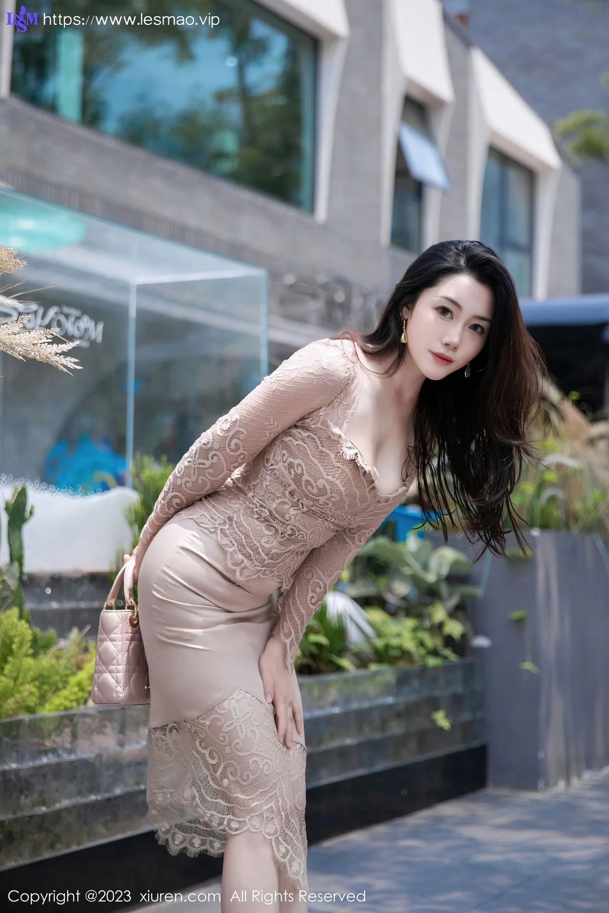 XiuRen 秀人 No.7216  严利娅Yuliya 杏色连衣长裙性感写真 - 11