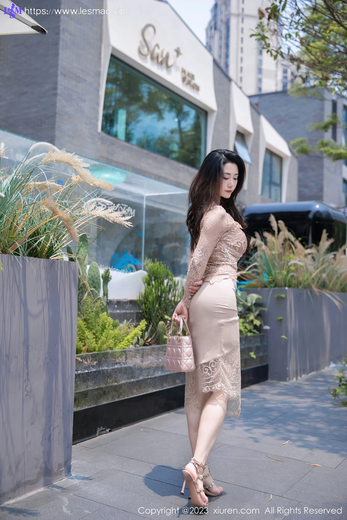 XiuRen 秀人 No.7216  严利娅Yuliya 杏色连衣长裙性感写真 - 89