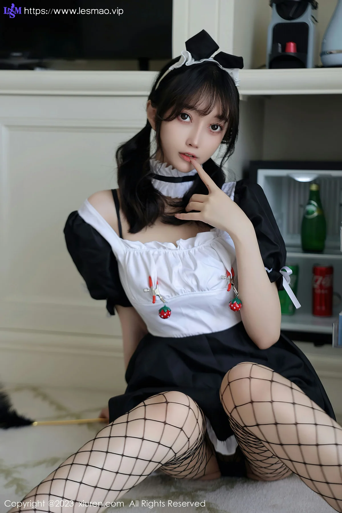 XiuRen 秀人 No.7217  玥儿玥er 黑白拼色女仆杭州旅拍33 - 18