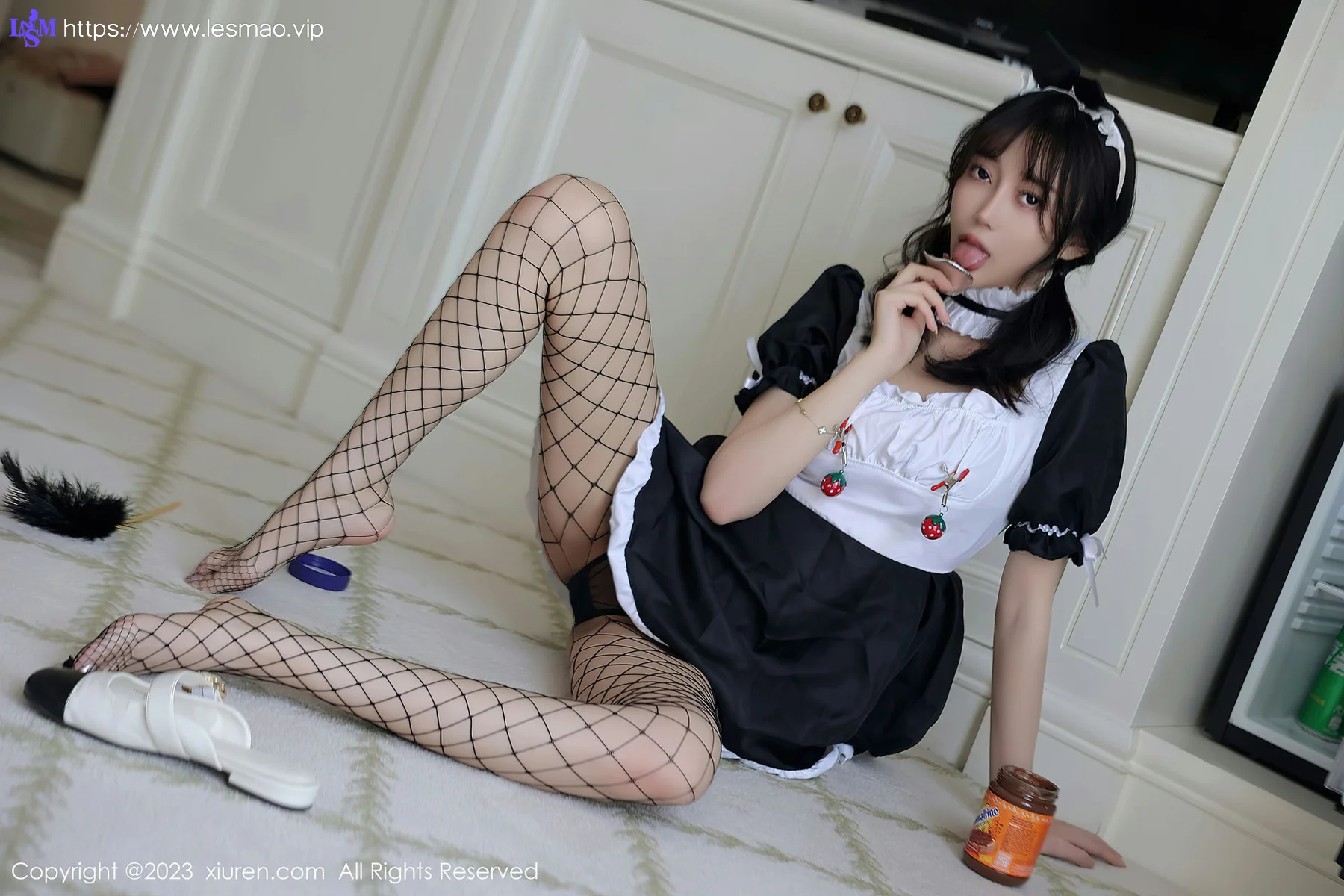 XiuRen 秀人 No.7217  玥儿玥er 黑白拼色女仆杭州旅拍33 - 32