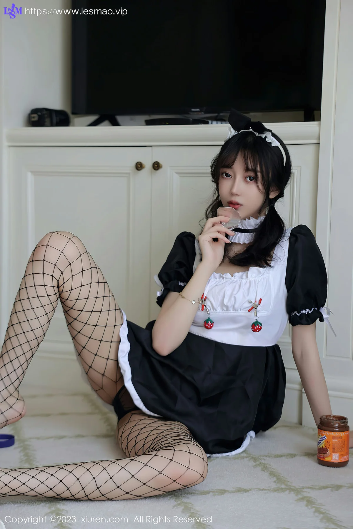 XiuRen 秀人 No.7217  玥儿玥er 黑白拼色女仆杭州旅拍33 - 33