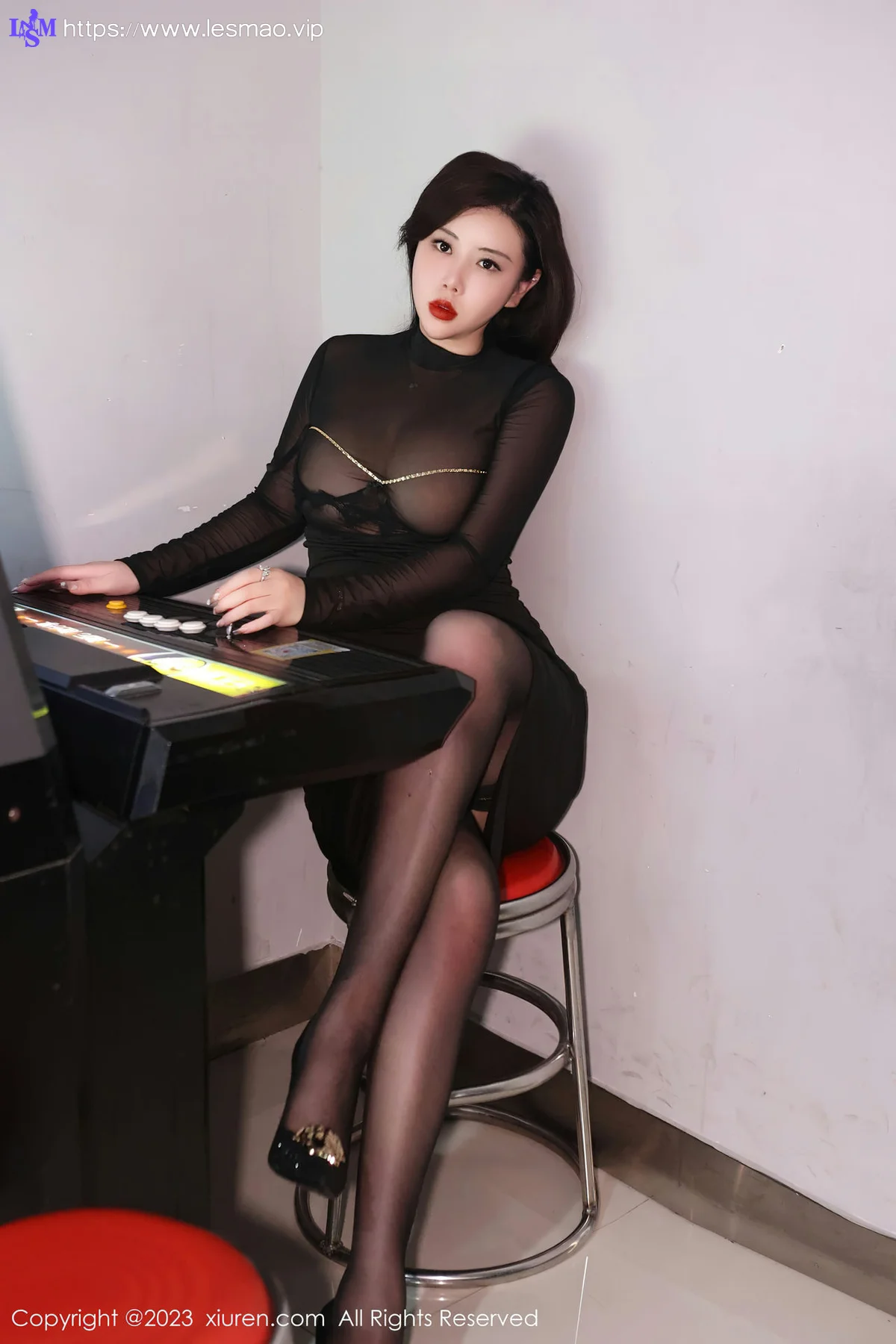 XiuRen 秀人 No.7230  王婉悠Queen 电玩城黑色薄纱性感写真 - 13