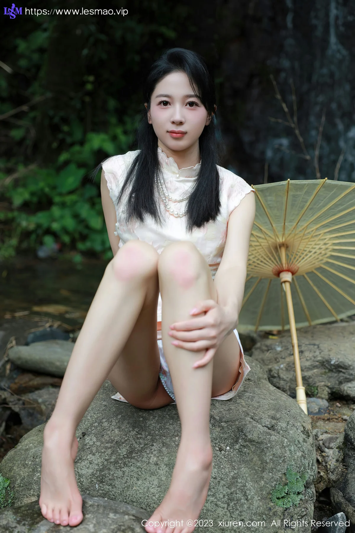 XiuRen 秀人 No.7234  糖豆sisi 户外溪边白色旗袍服饰11 - 12