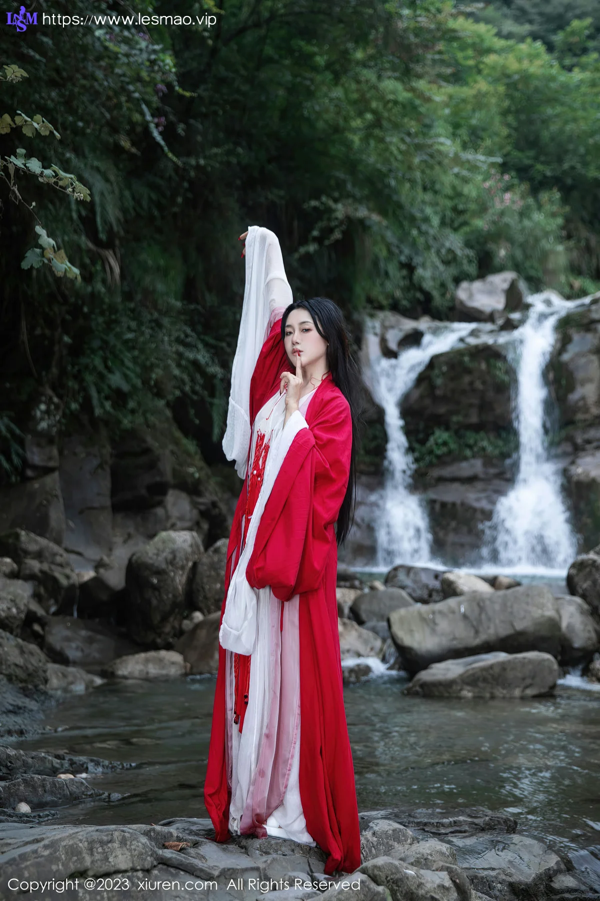 XiuRen 秀人 No.7295  严利娅Yuliya 户外诱惑红色古装性感写真 - 11