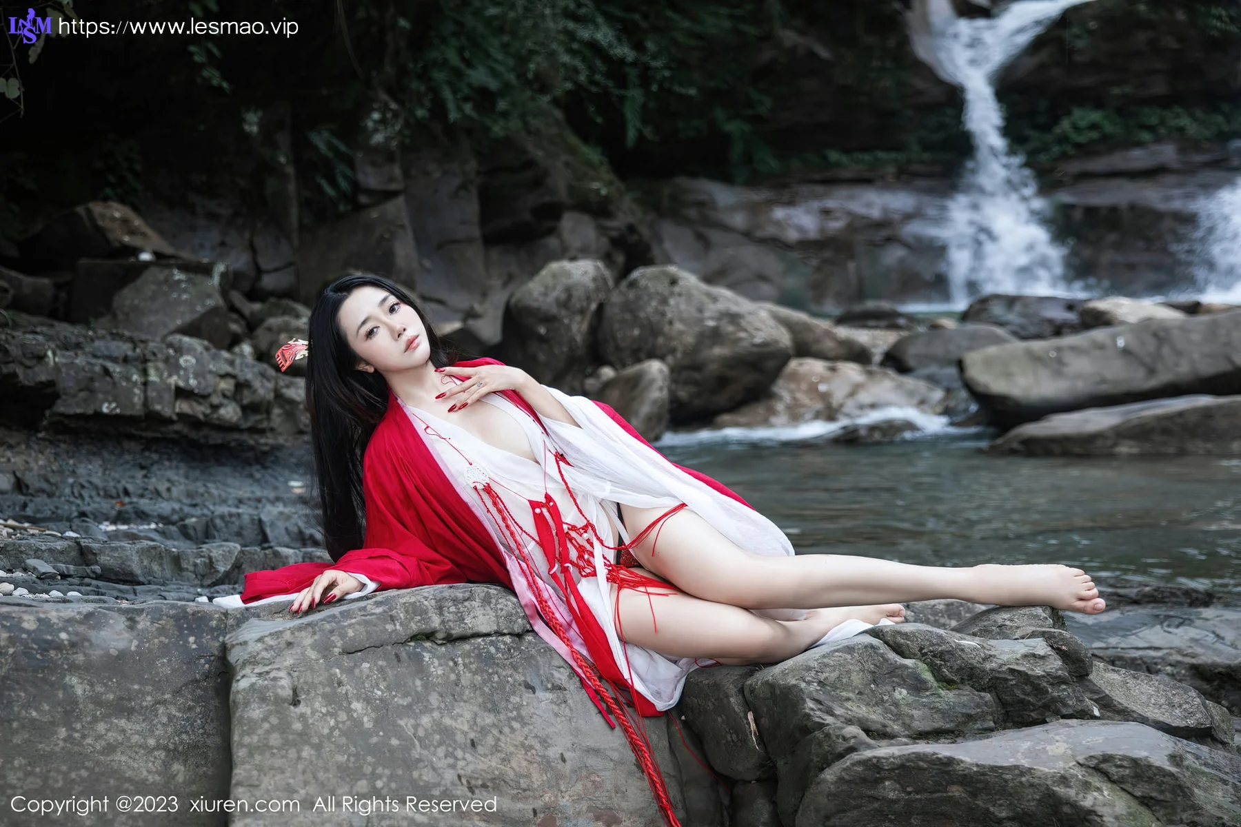 XiuRen 秀人 No.7295  严利娅Yuliya 户外诱惑红色古装性感写真 - 13