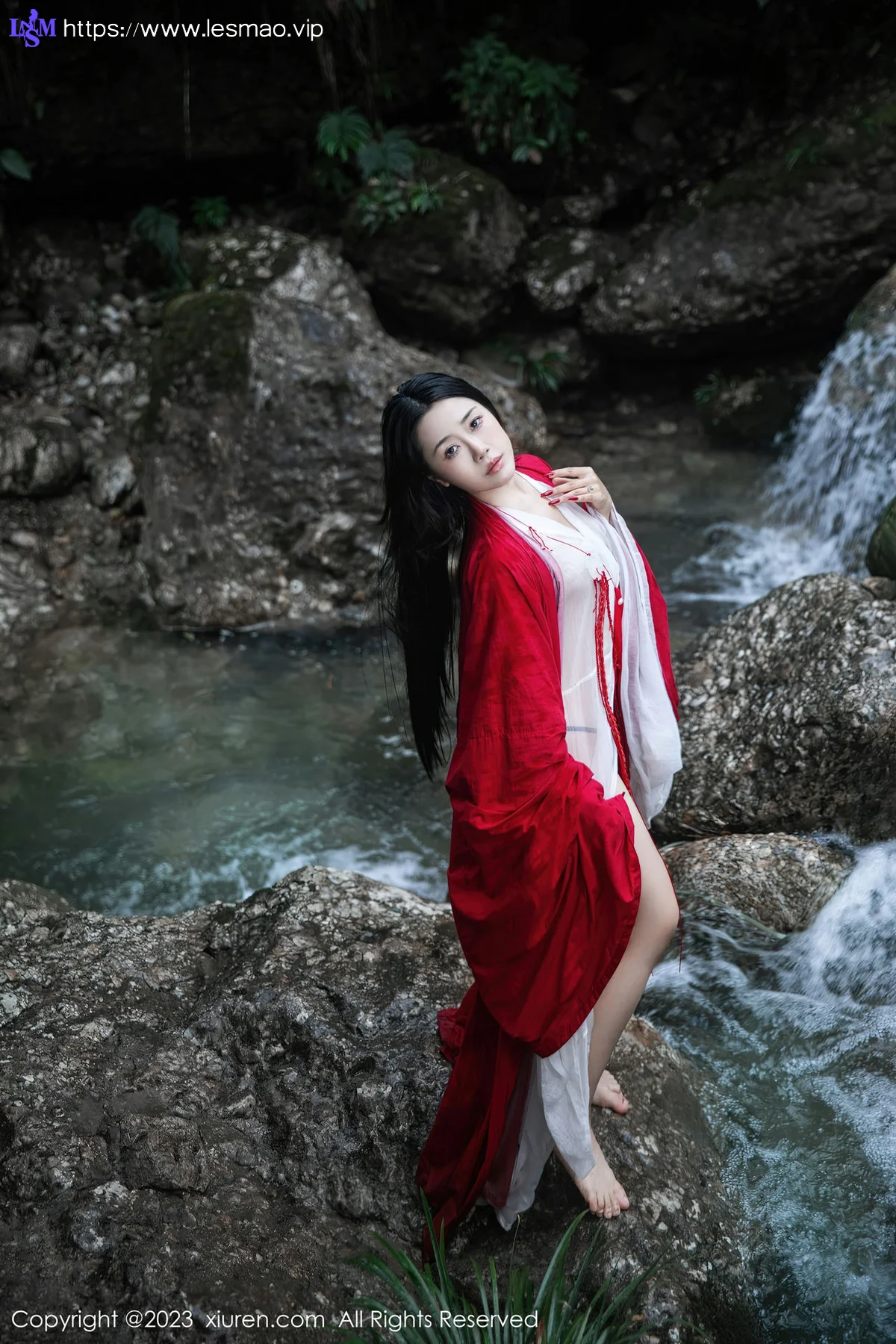 XiuRen 秀人 No.7295  严利娅Yuliya 户外诱惑红色古装性感写真 - 16
