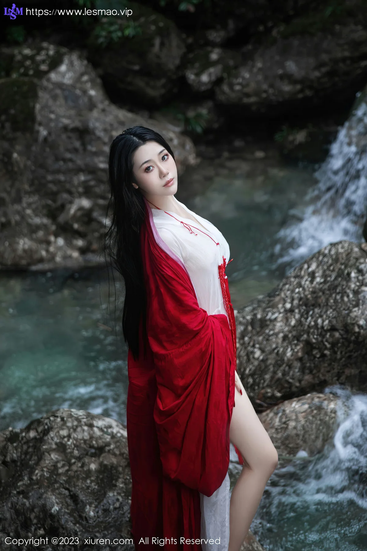 XiuRen 秀人 No.7295  严利娅Yuliya 户外诱惑红色古装性感写真 - 17